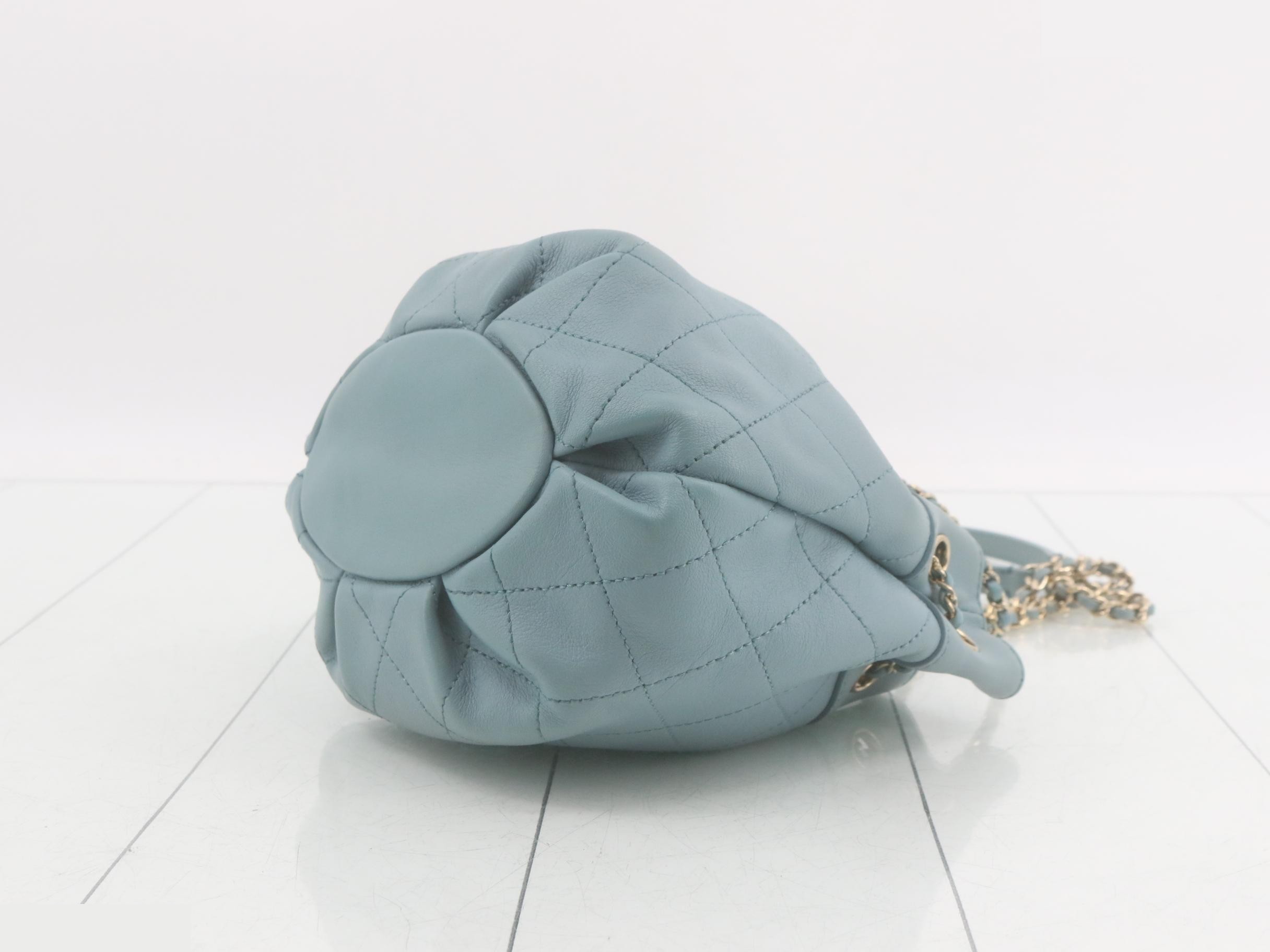 Leather drawstring chain shoulder bag, blue tones — view 6