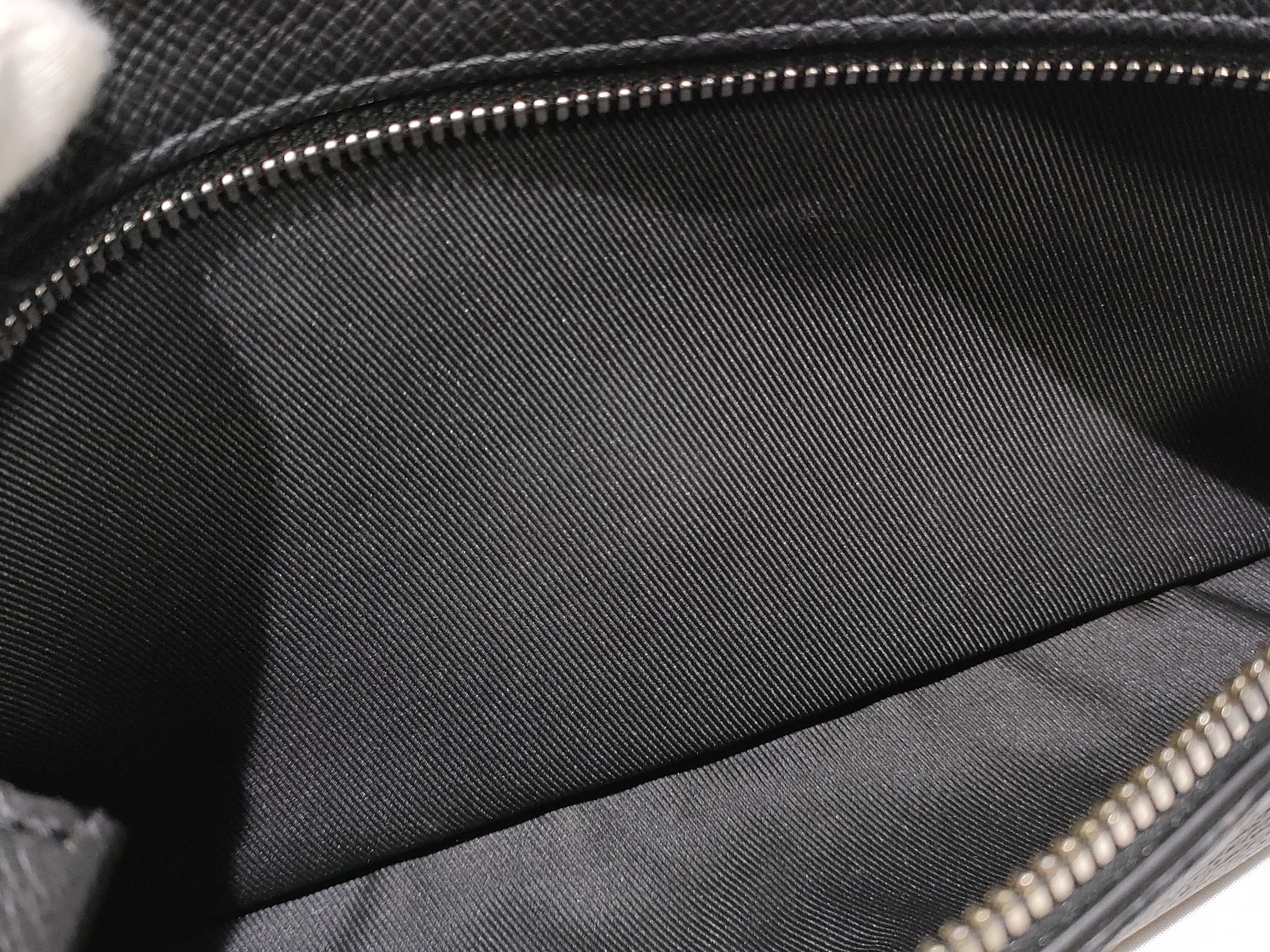 Monogram Louis Vuitton Outdoor Messenger PM Taiga Lama Shoulder Bag M30233 Shoulder Bag — view 13
