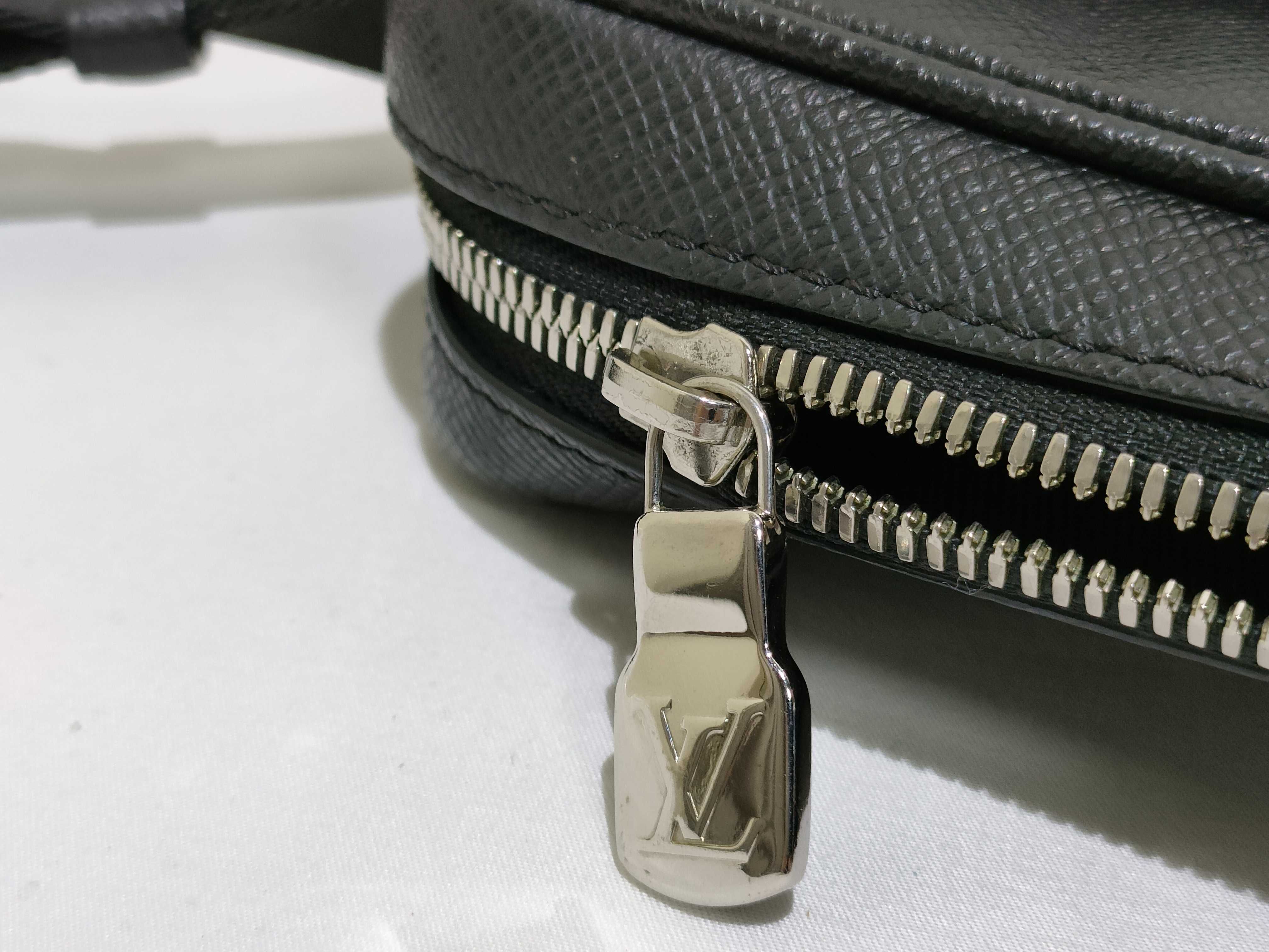 Monogram Louis Vuitton Outdoor Messenger PM Taiga Lama Shoulder Bag M30233 Shoulder Bag — view 14