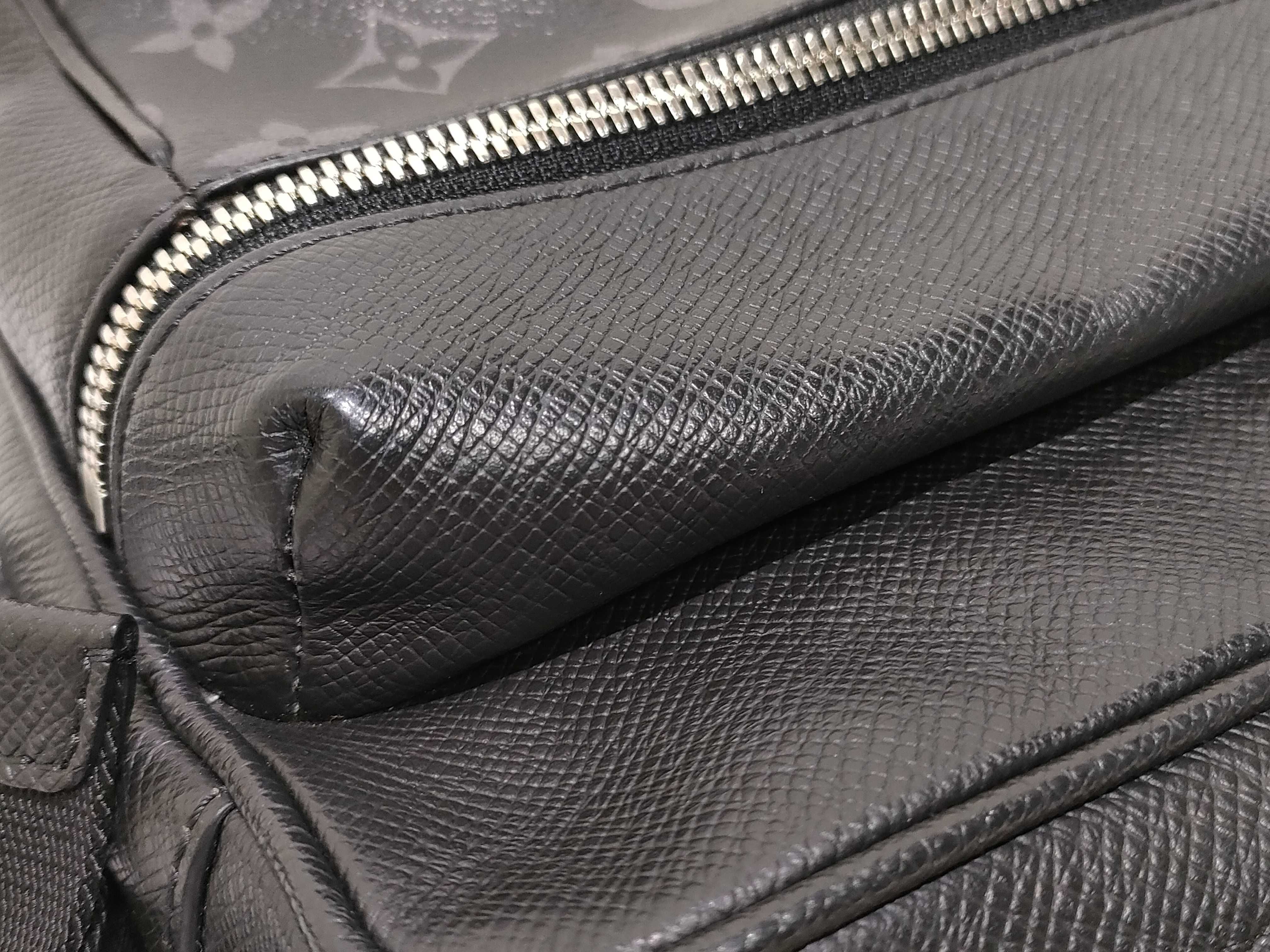 Monogram Louis Vuitton Outdoor Messenger PM Taiga Lama Shoulder Bag M30233 Shoulder Bag — view 15