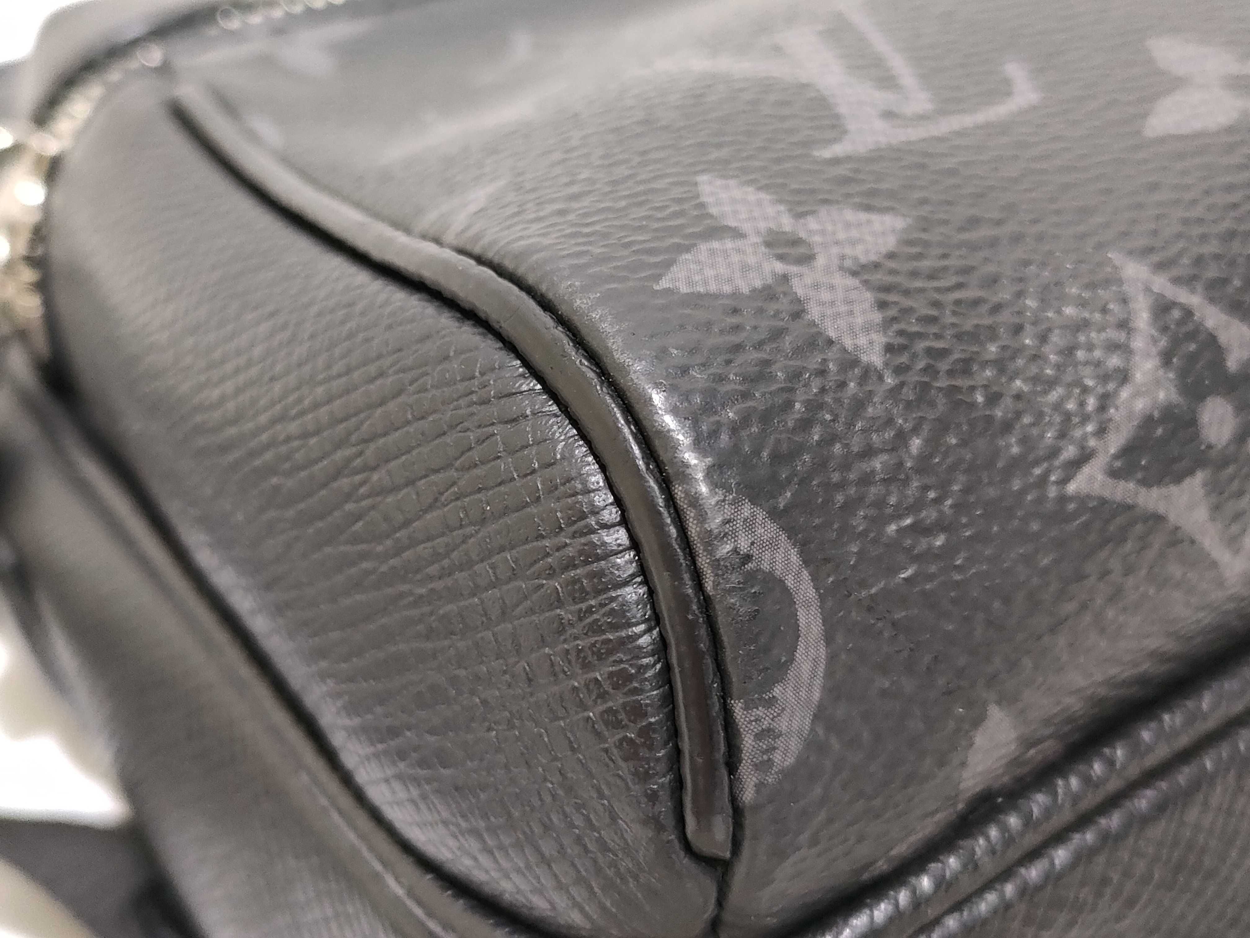 Monogram Louis Vuitton Outdoor Messenger PM Taiga Lama Shoulder Bag M30233 Shoulder Bag — view 6