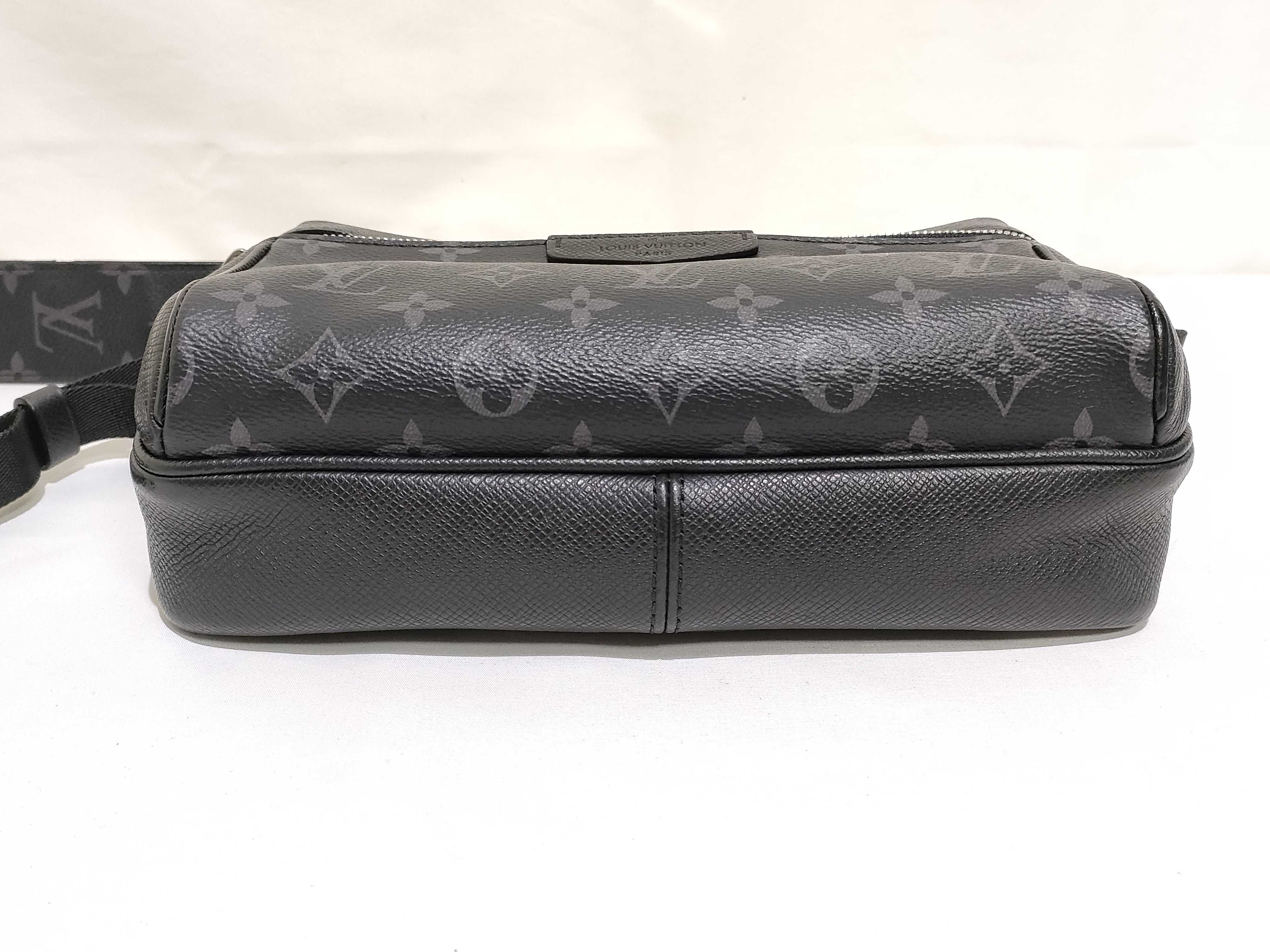 Monogram Louis Vuitton Outdoor Messenger PM Taiga Lama Shoulder Bag M30233 Shoulder Bag — view 7