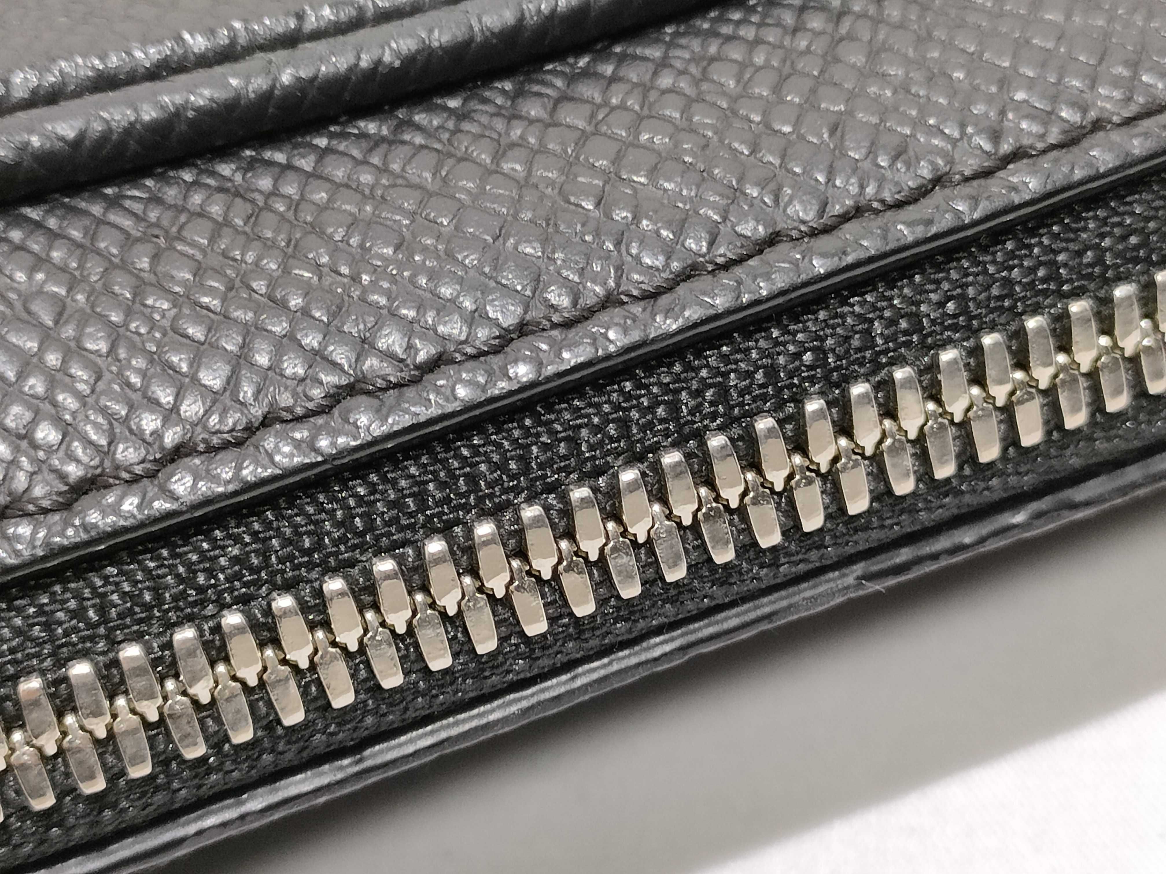 Monogram Louis Vuitton Outdoor Messenger PM Taiga Lama Shoulder Bag M30233 Shoulder Bag — view 8