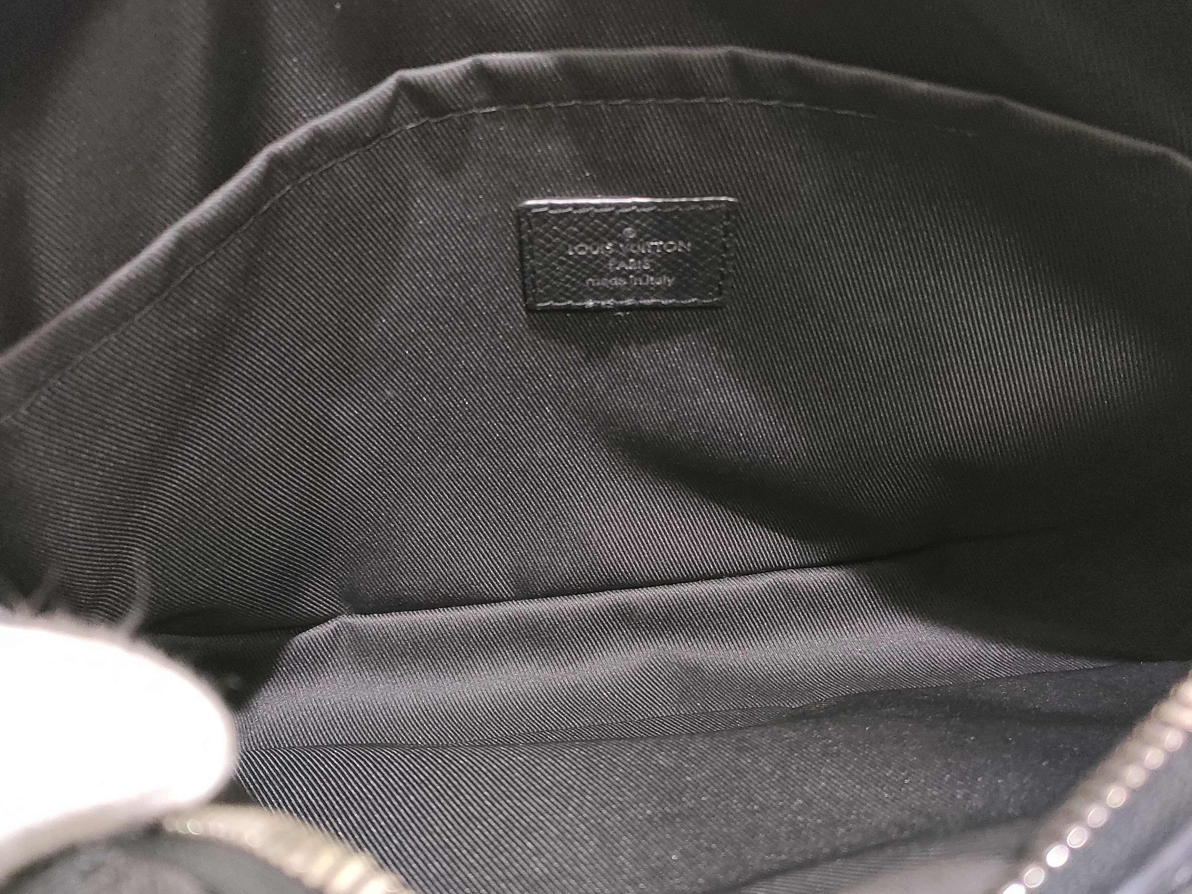 Monogram Louis Vuitton Outdoor Messenger PM Taiga Lama Shoulder Bag M30233 Shoulder Bag — view 9