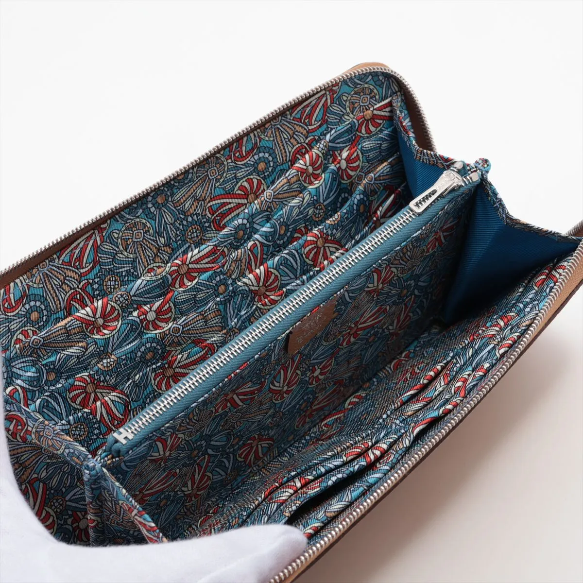 Azap Long Silk In Veau Epsom Round Zip Wallet Biscuit Silver Hardware G:2026 — view 3