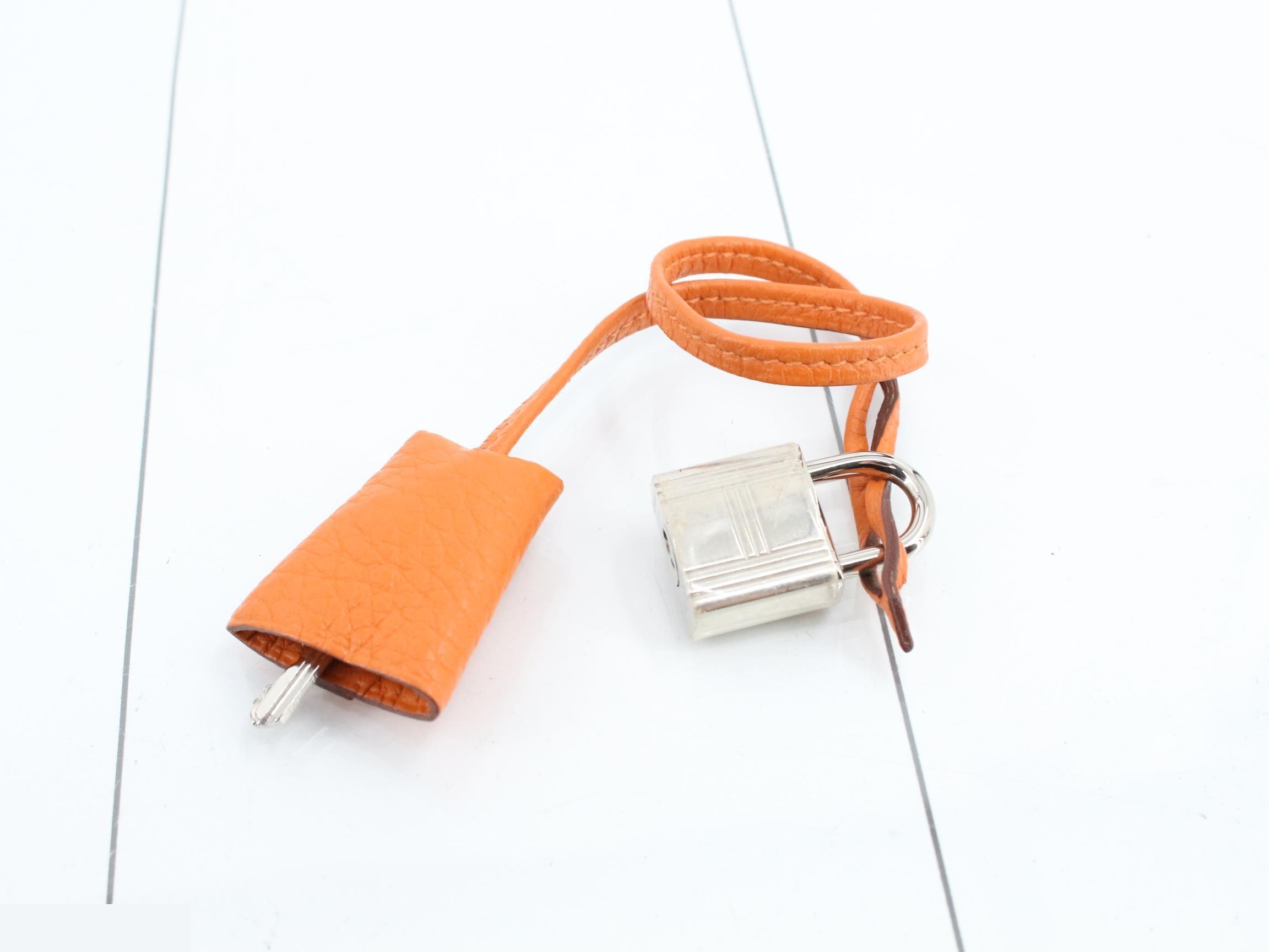 Victoria 35 Handbag, Taurillon Leather, Q Stamp — view 7