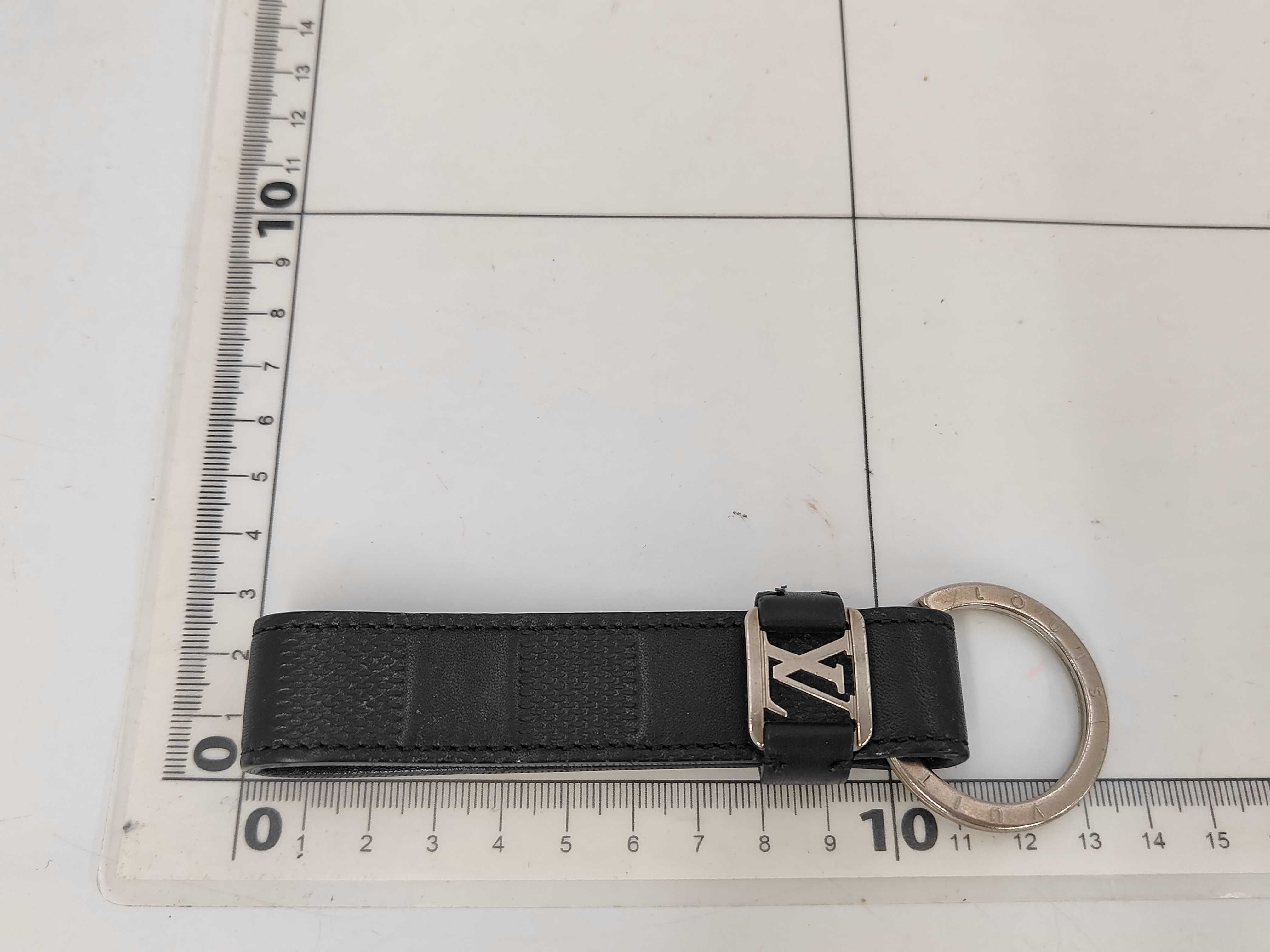 Damier Graphite Louis Vuitton M62710 Damier Graphite Keychain LV Dragonne Keychain CX0127 Key Case/Keychain — view 7
