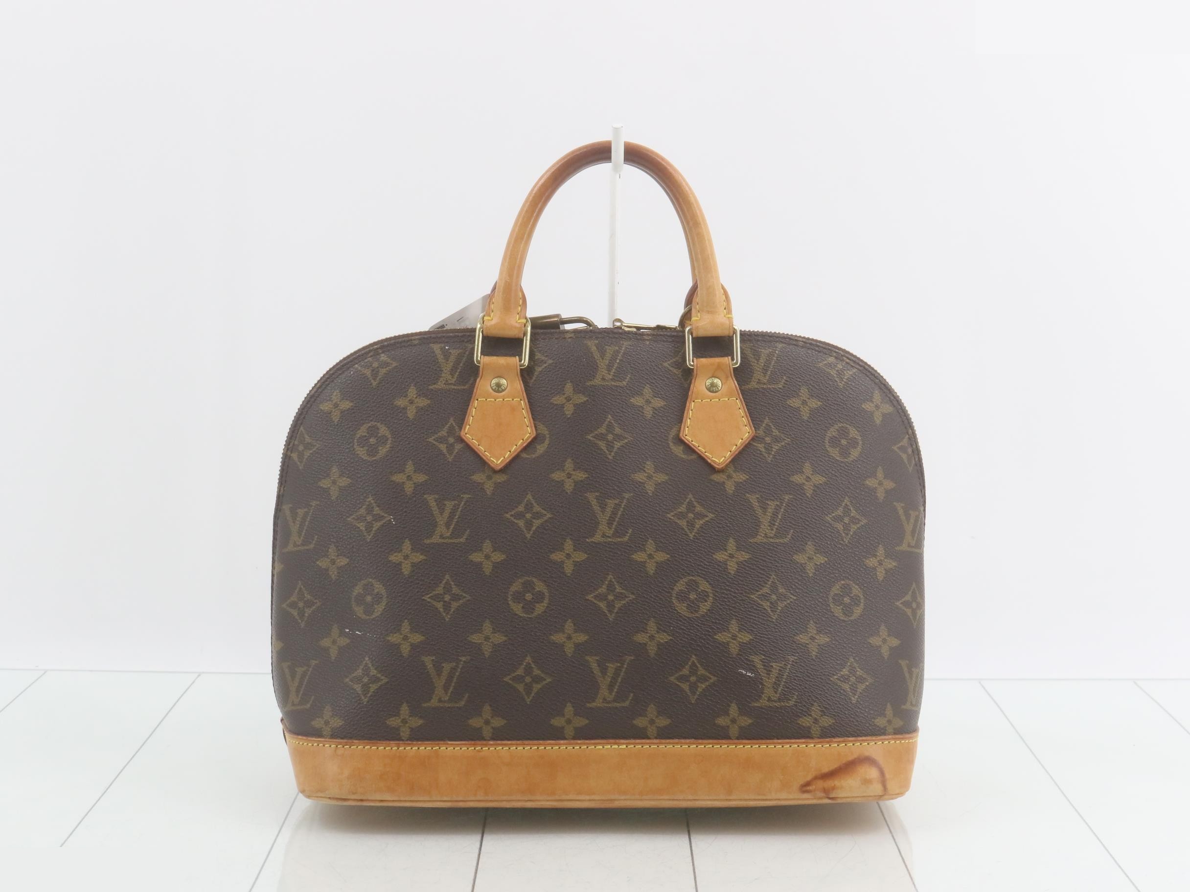 Alma MM handbag by Louis Vuitton — view 2
