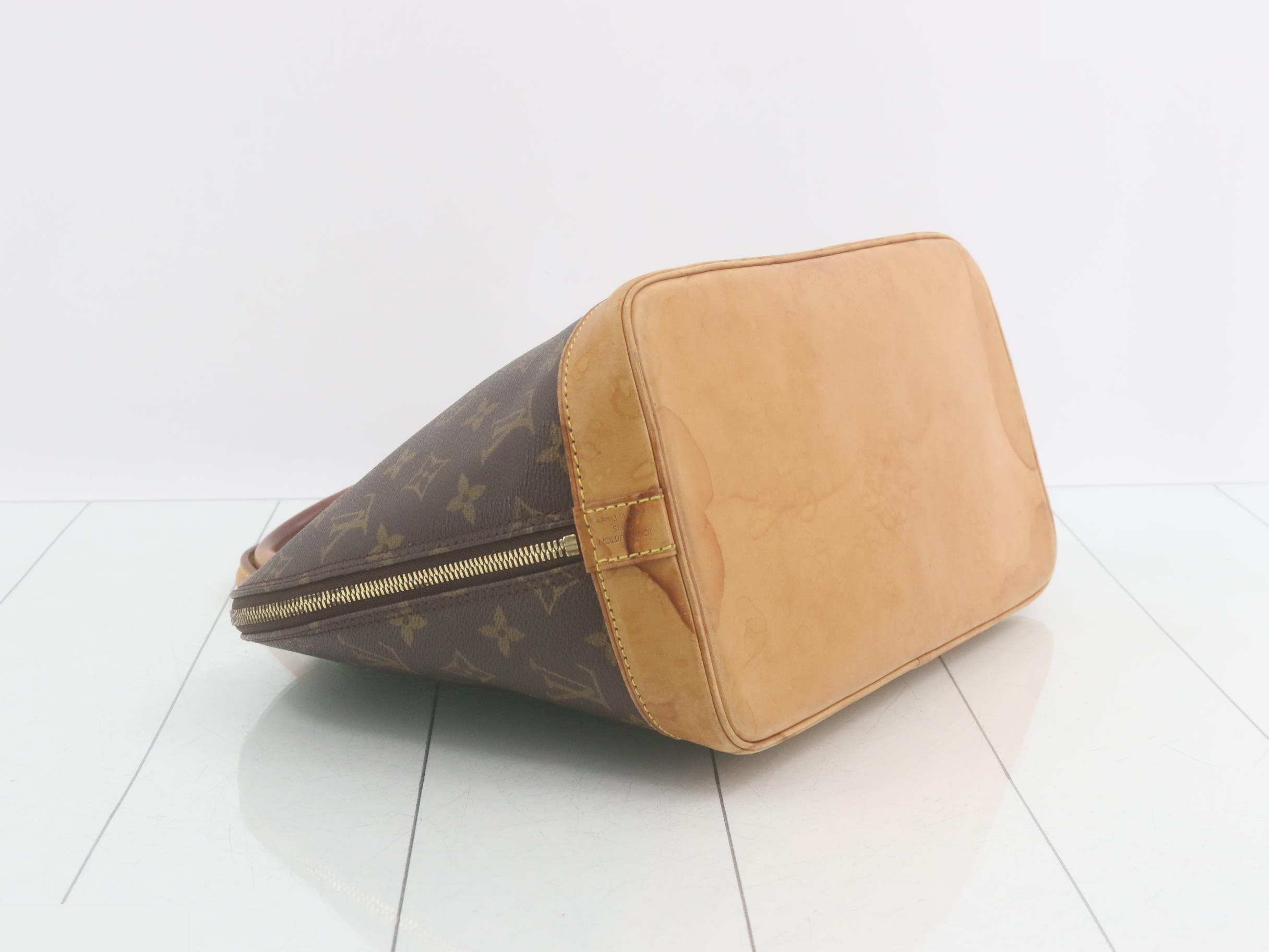 Alma MM handbag by Louis Vuitton — view 5