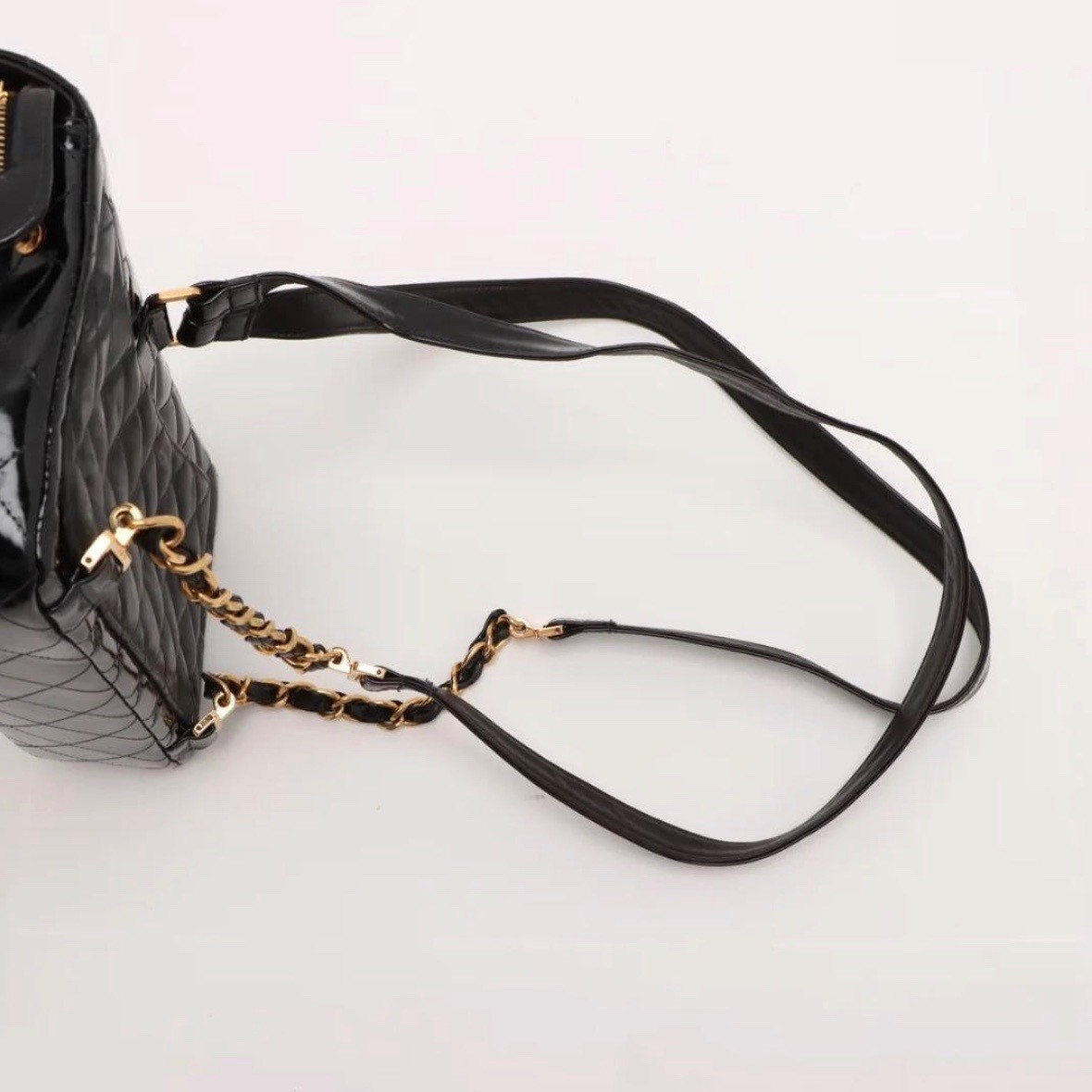 Matelassé Patent Leather Shoulder Bag Chain Backpack 3712513 — view 9