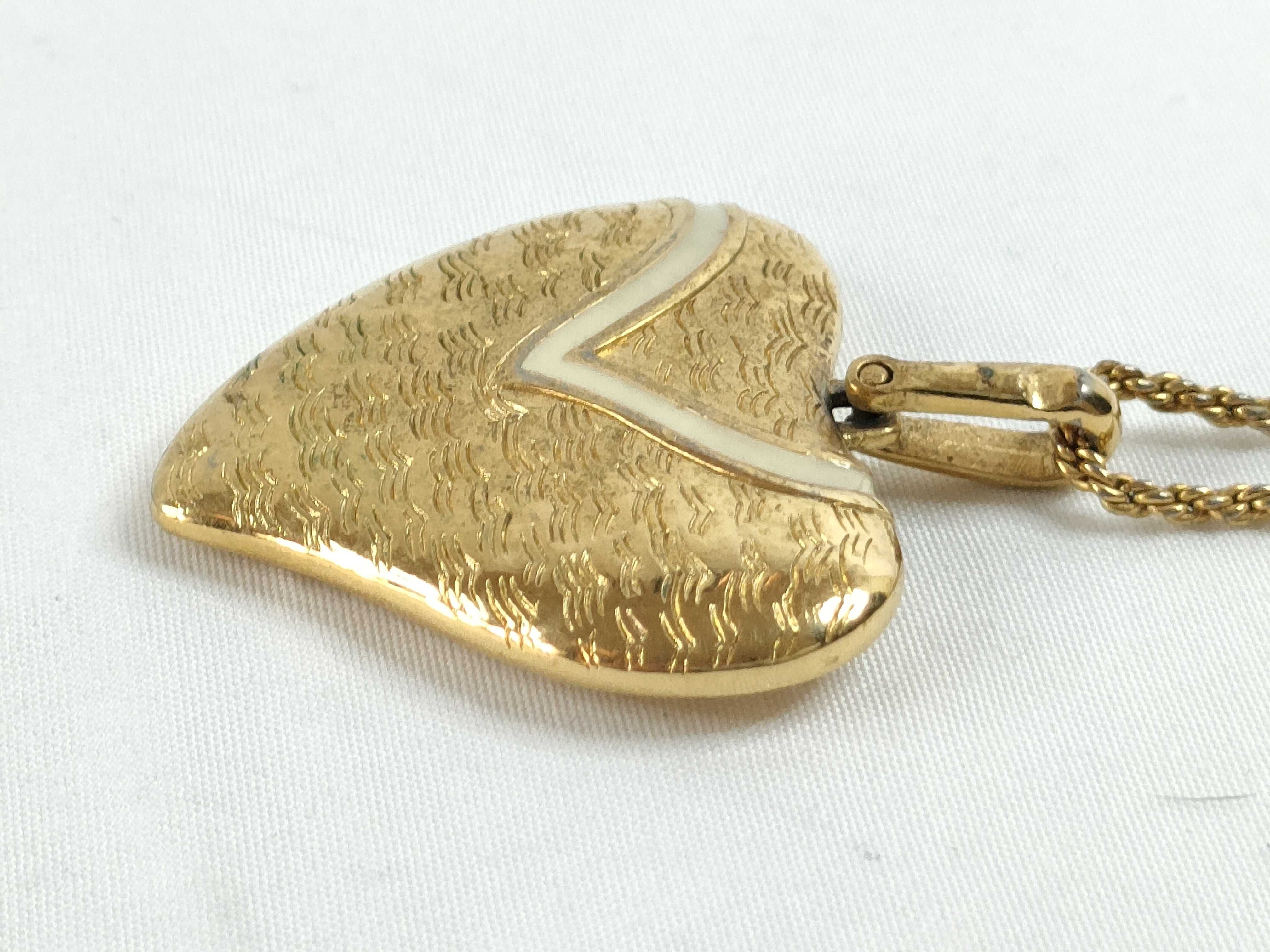 heart pendant necklace — view 3