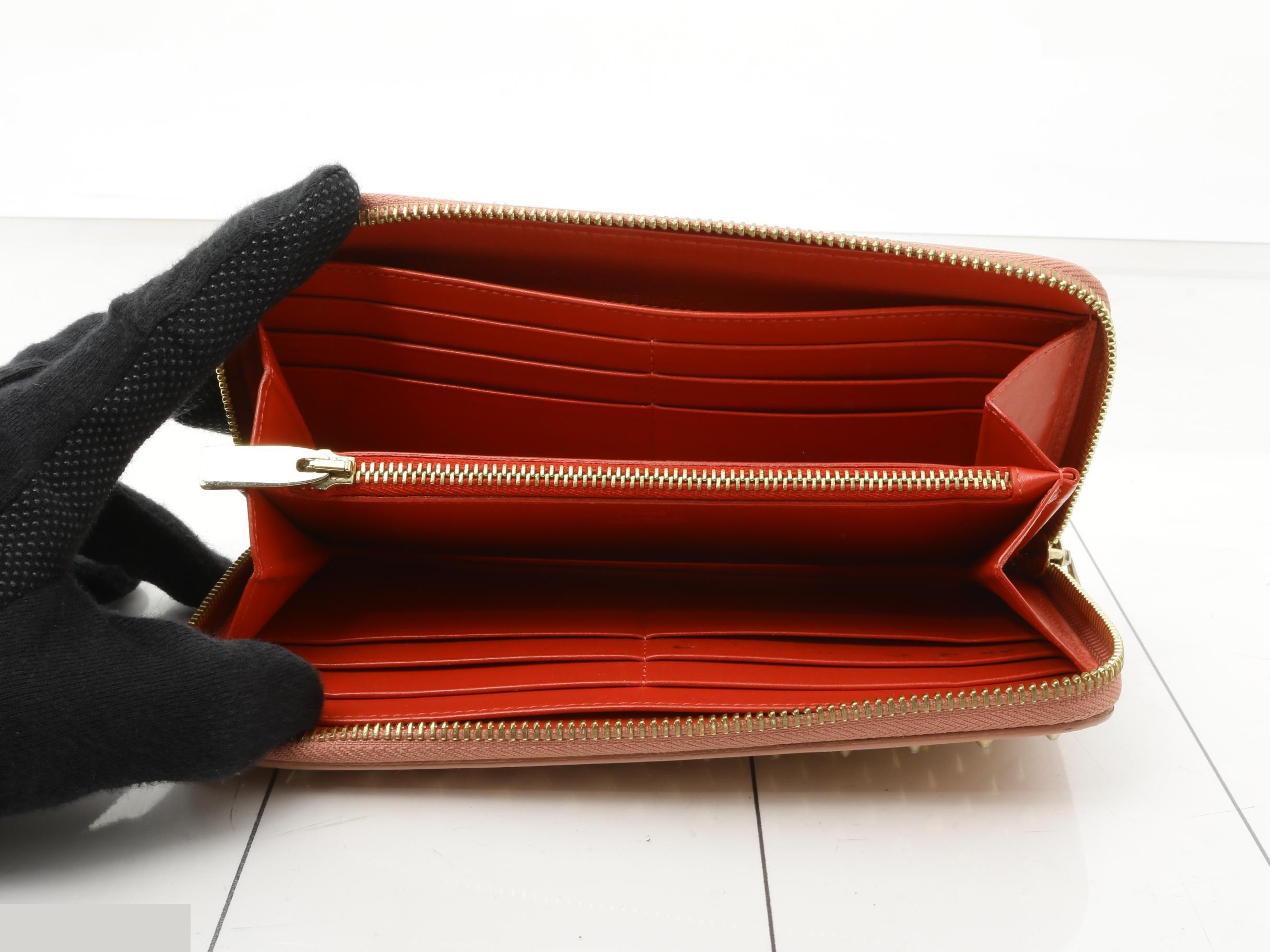 Other lines: Bags & Wallets, Studs — view 4