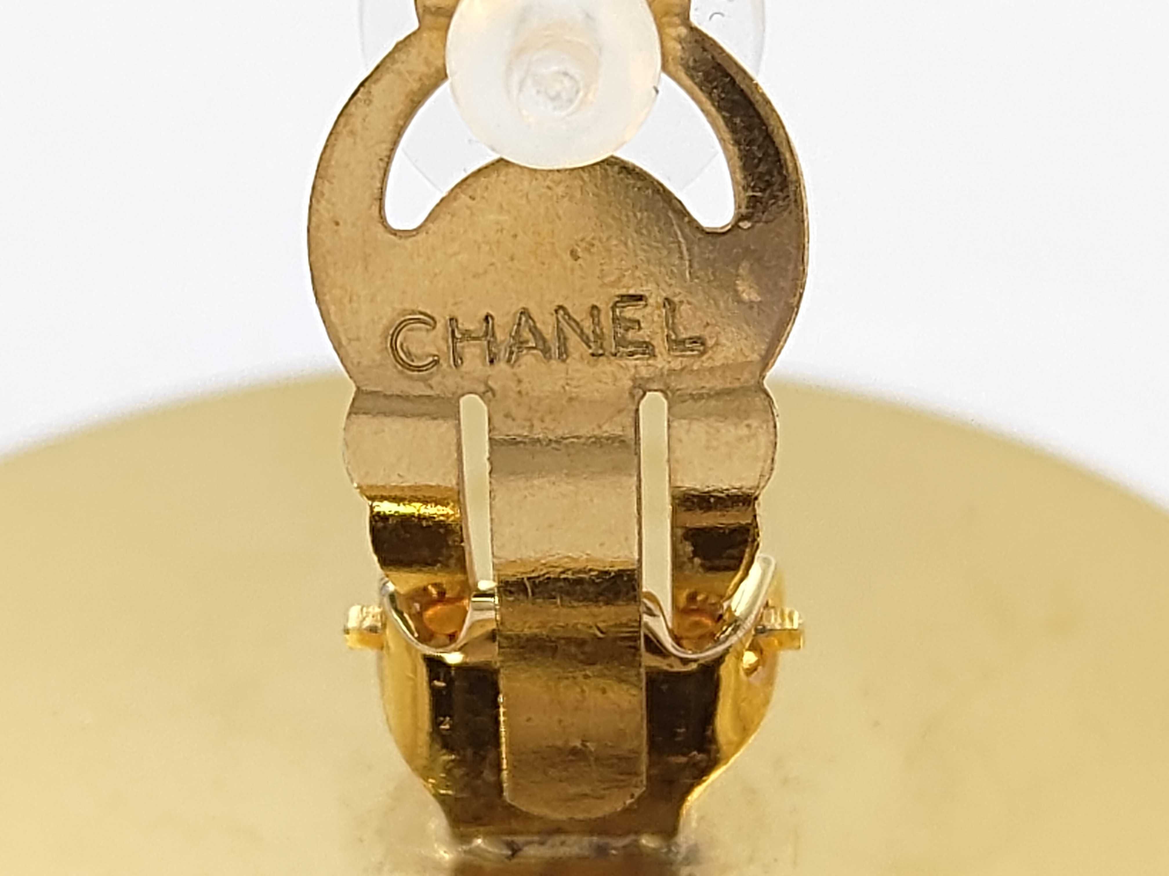 Coco Mark Round Earrings, Black x Gold Earrings — view 5