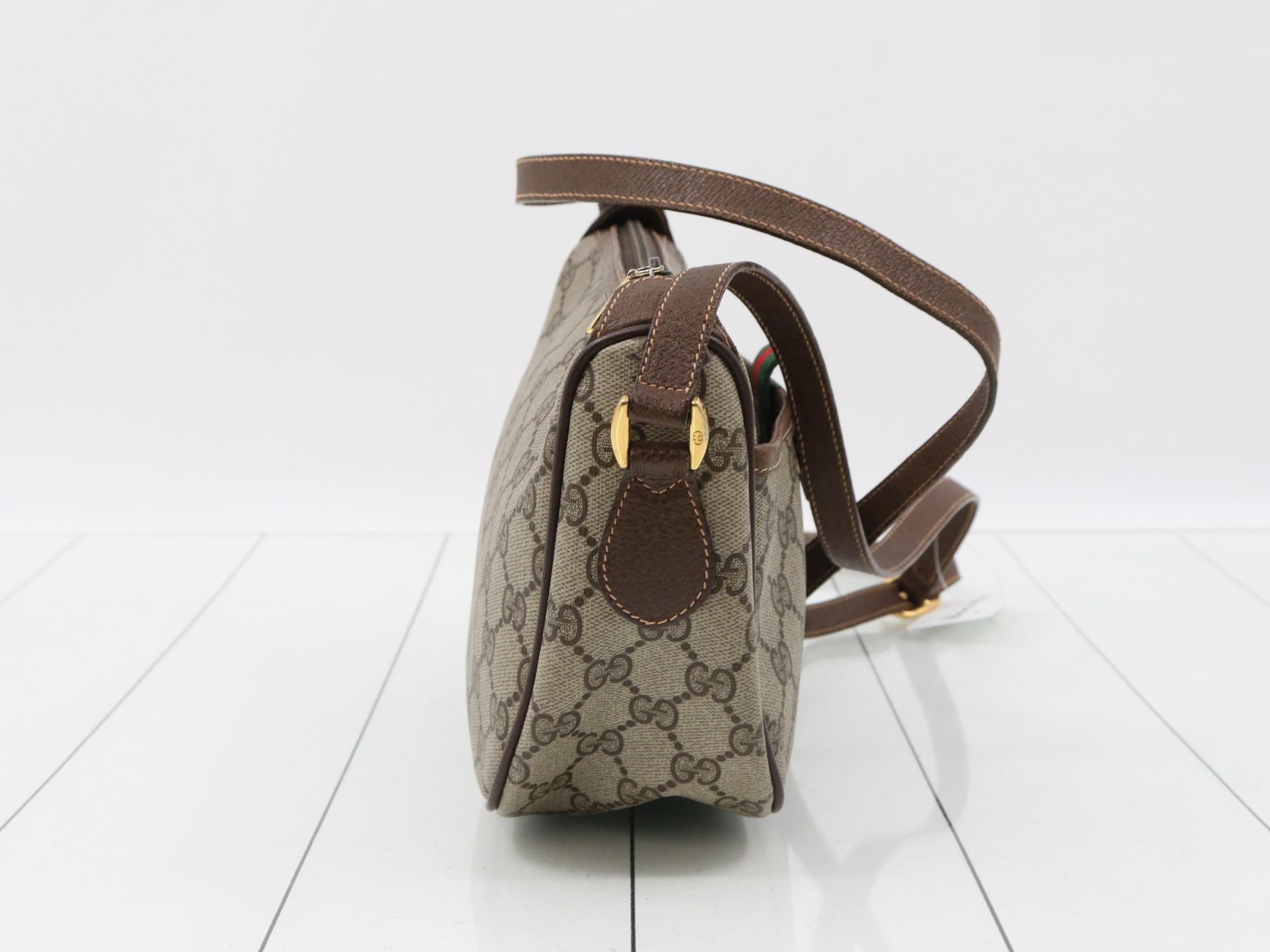 GG Supreme Shoulder Bag — view 4