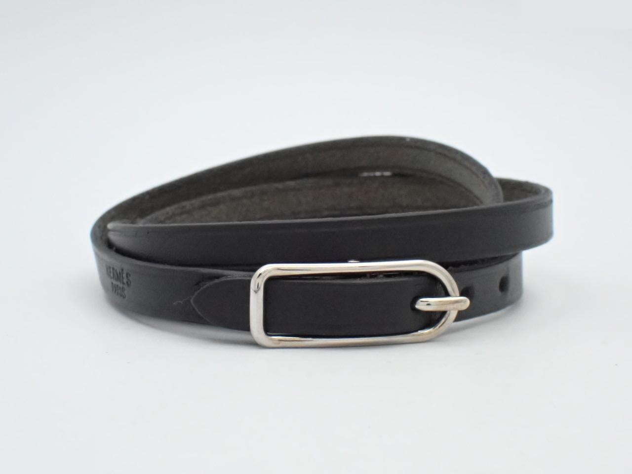 Api bracelet, D stamp
