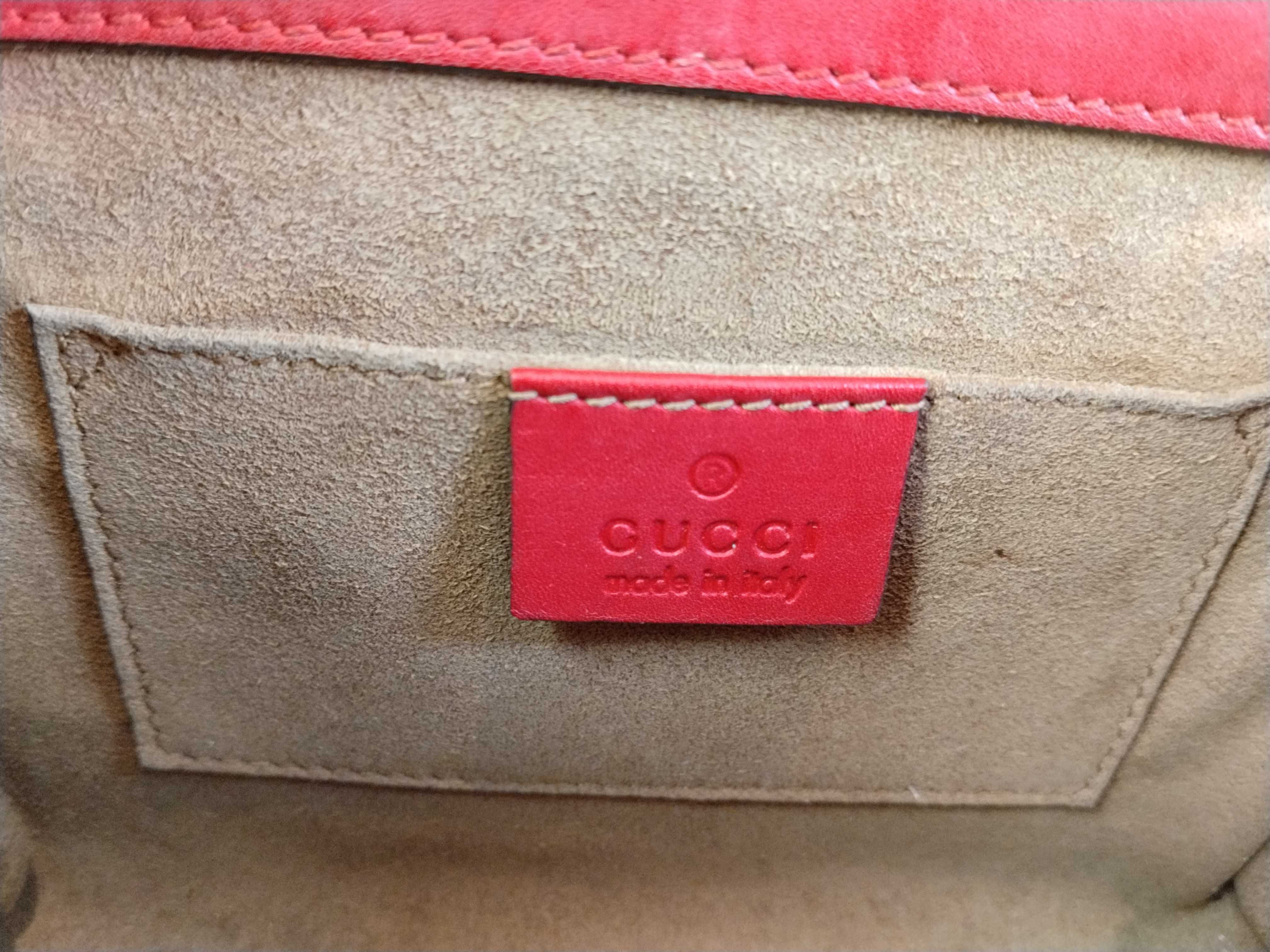 GG Supreme Shoulder Bag — view 11