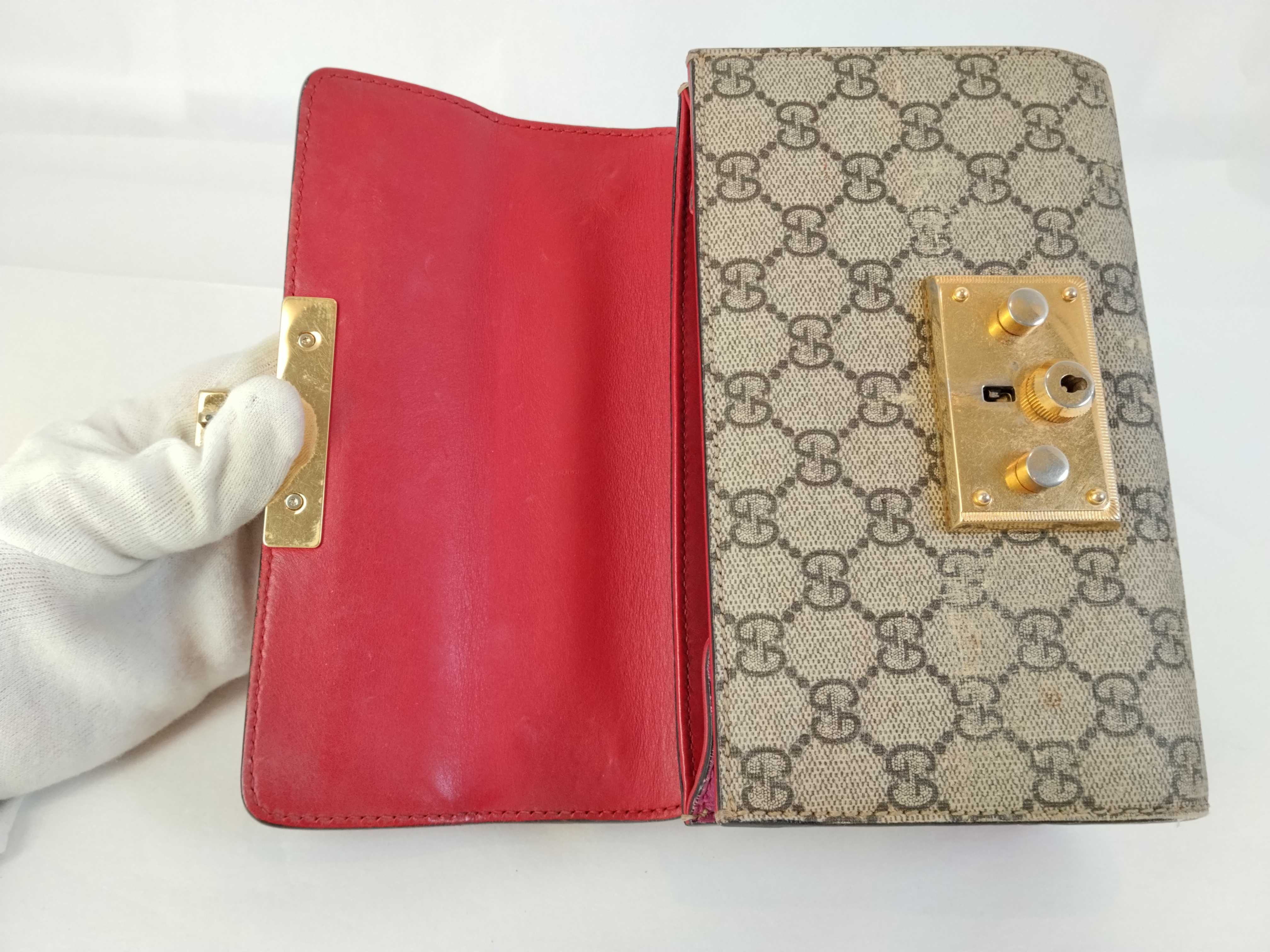 GG Supreme Shoulder Bag — view 8