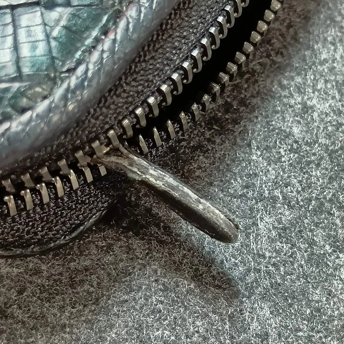 Intrecciato Leather Round Zip Wallet Green — view 11