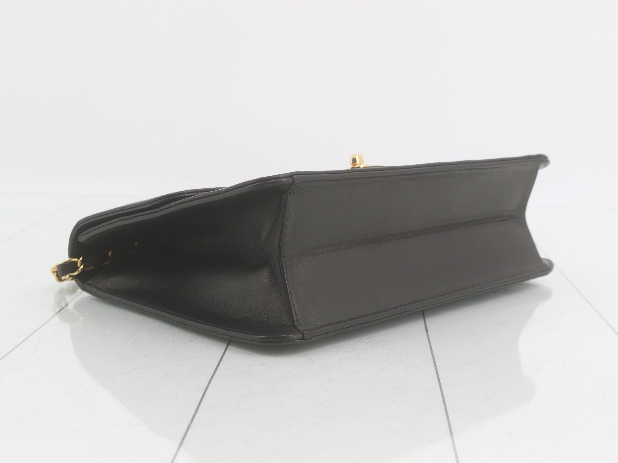 Chain shoulder bag, turn-lock, item number 7. — view 5