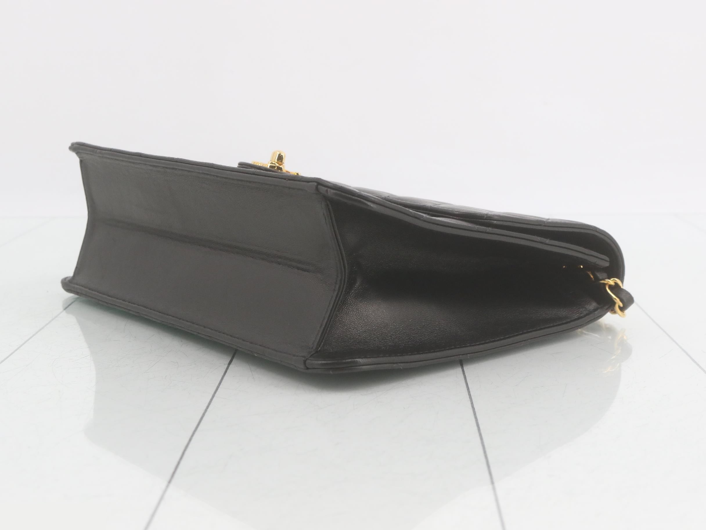 Chain shoulder bag, turn-lock, item number 7. — view 6