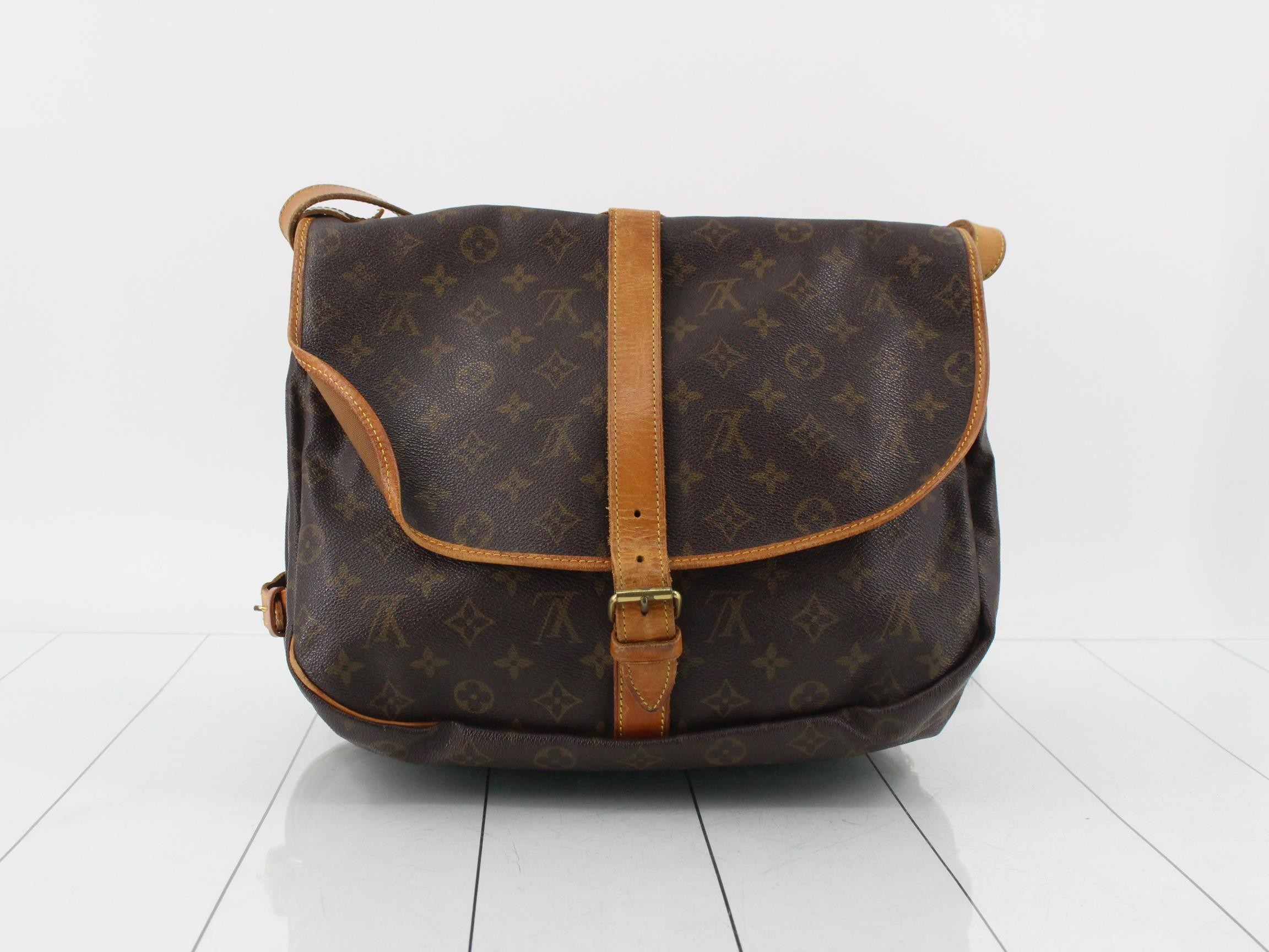 Saumur 30 Monogram Shoulder Bag AR0994 LV — view 2