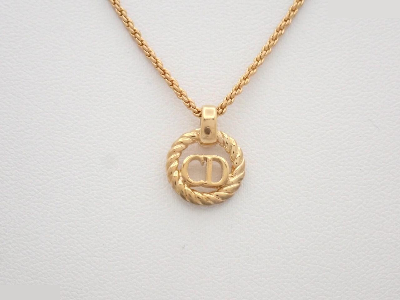 Other lines: Precious metals, necklaces, pendants, chain approximately 44cm