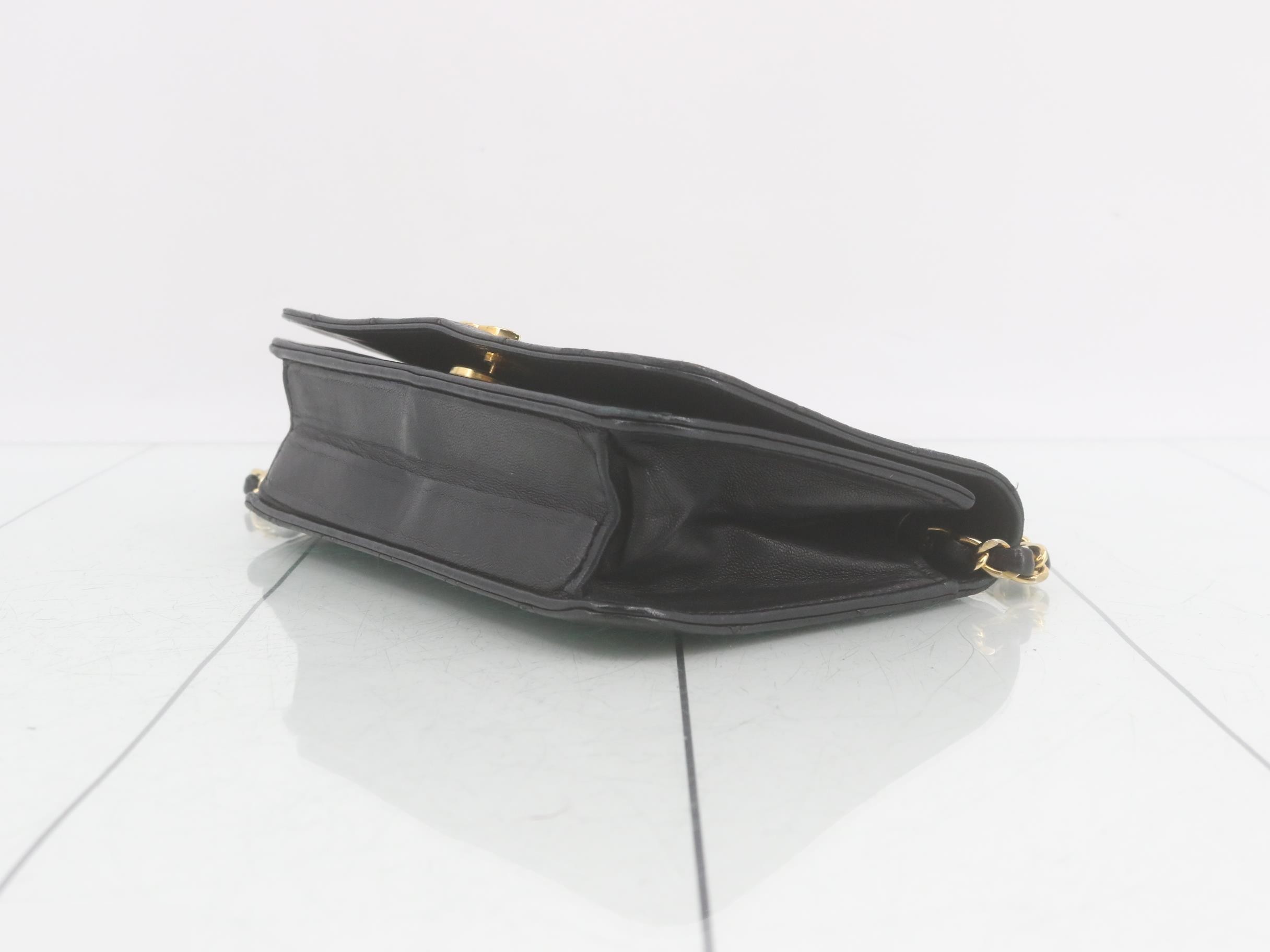 Matelasse shoulder bag — view 6