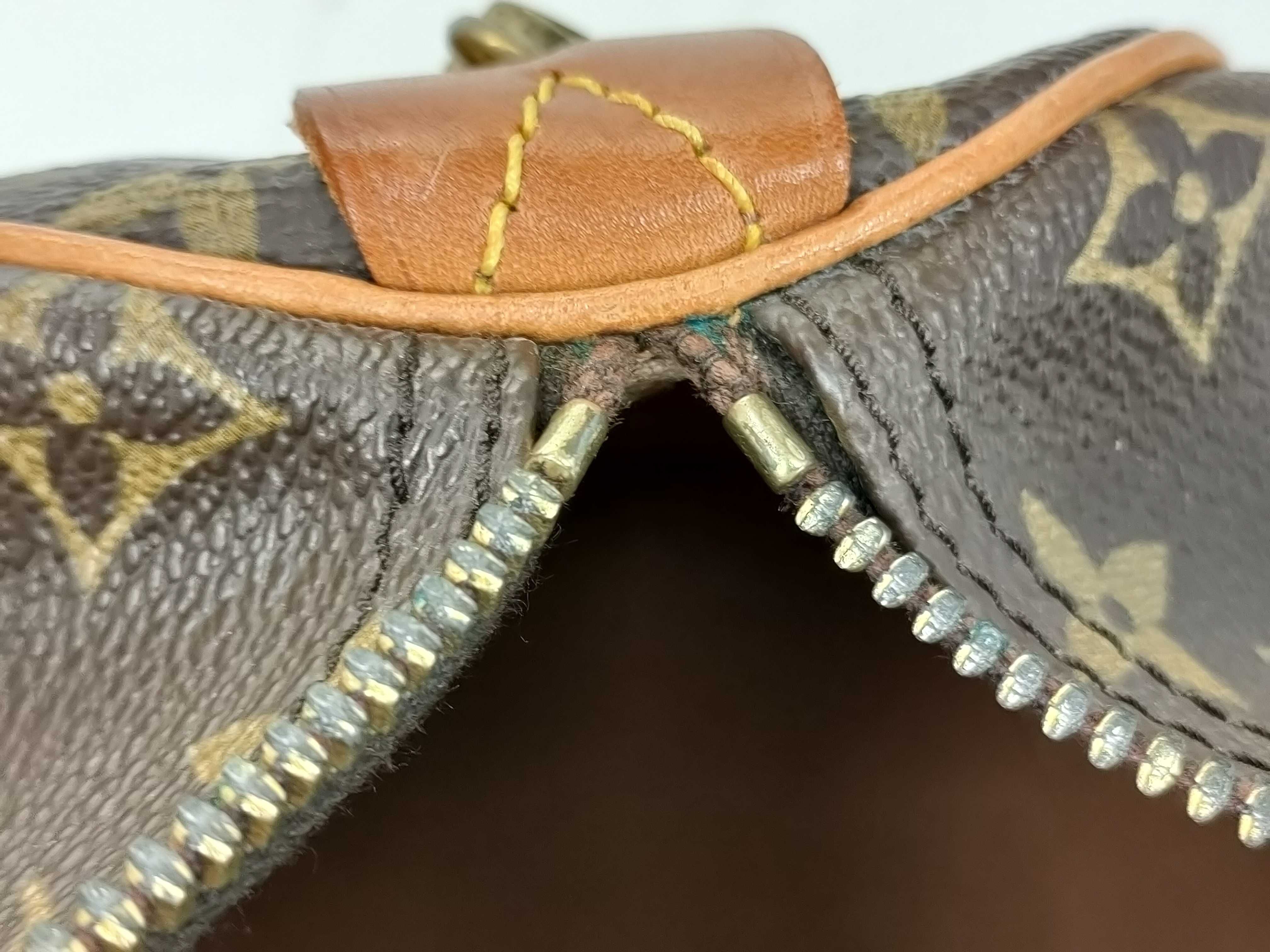 Monogram Louis Vuitton Speedy 40 Handbag — view 9
