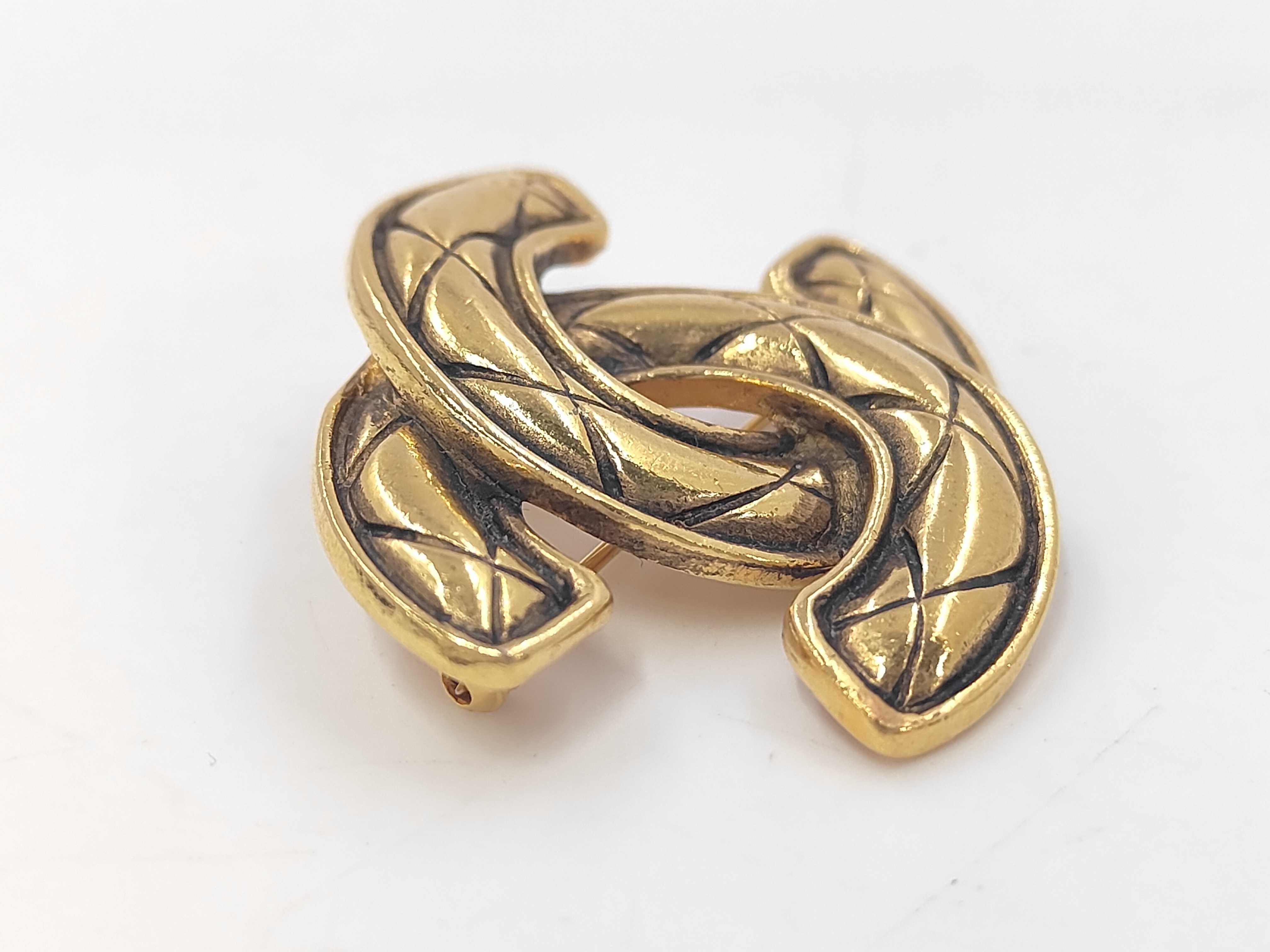 brooch — view 2