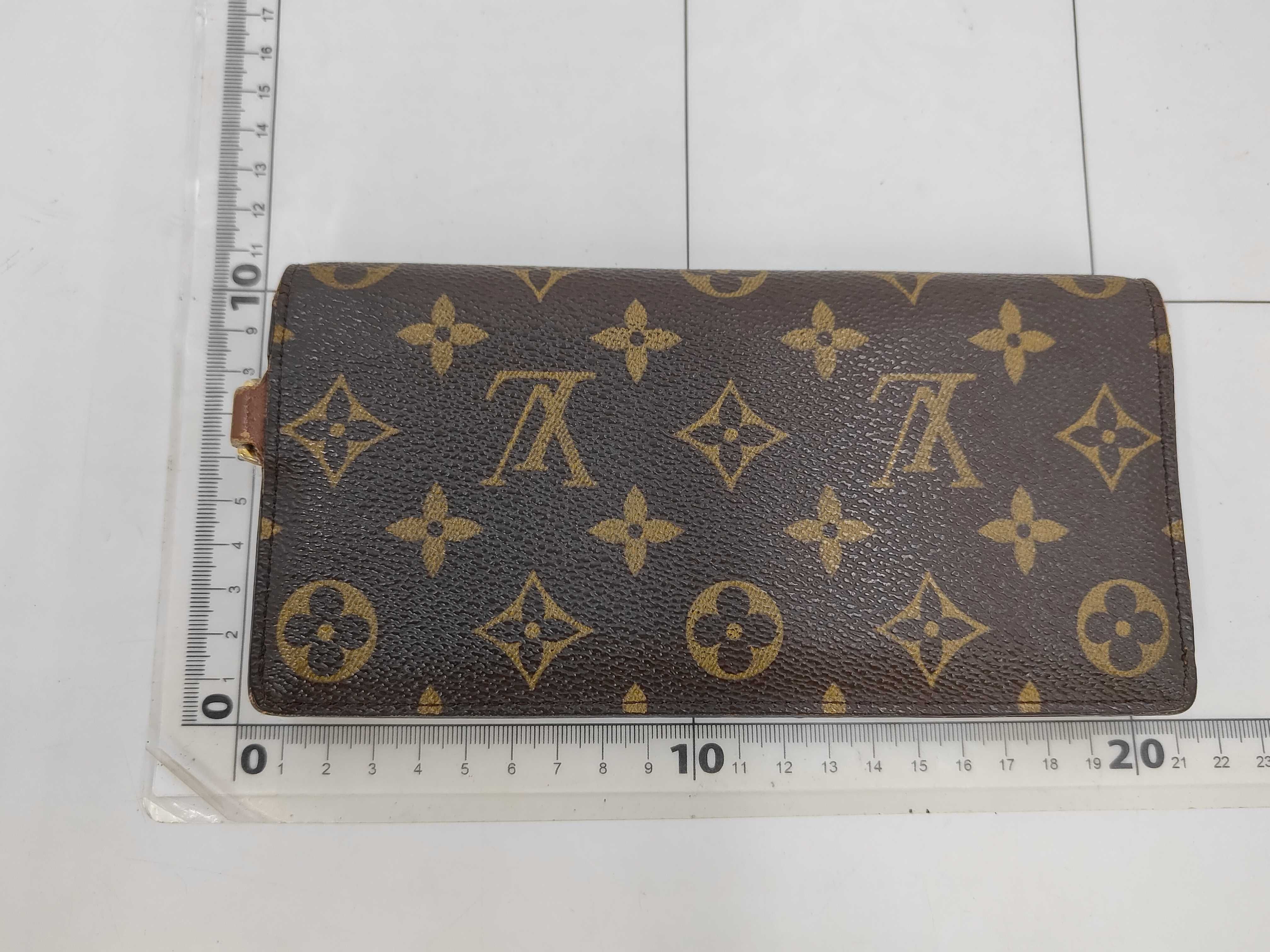 wallet — view 2