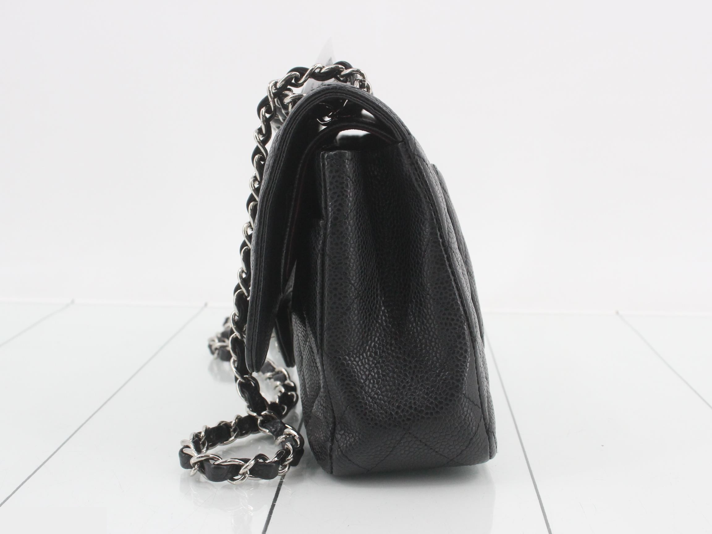 Matelassé 25 Chain Shoulder Bag, Caviar Leather, Black — view 3