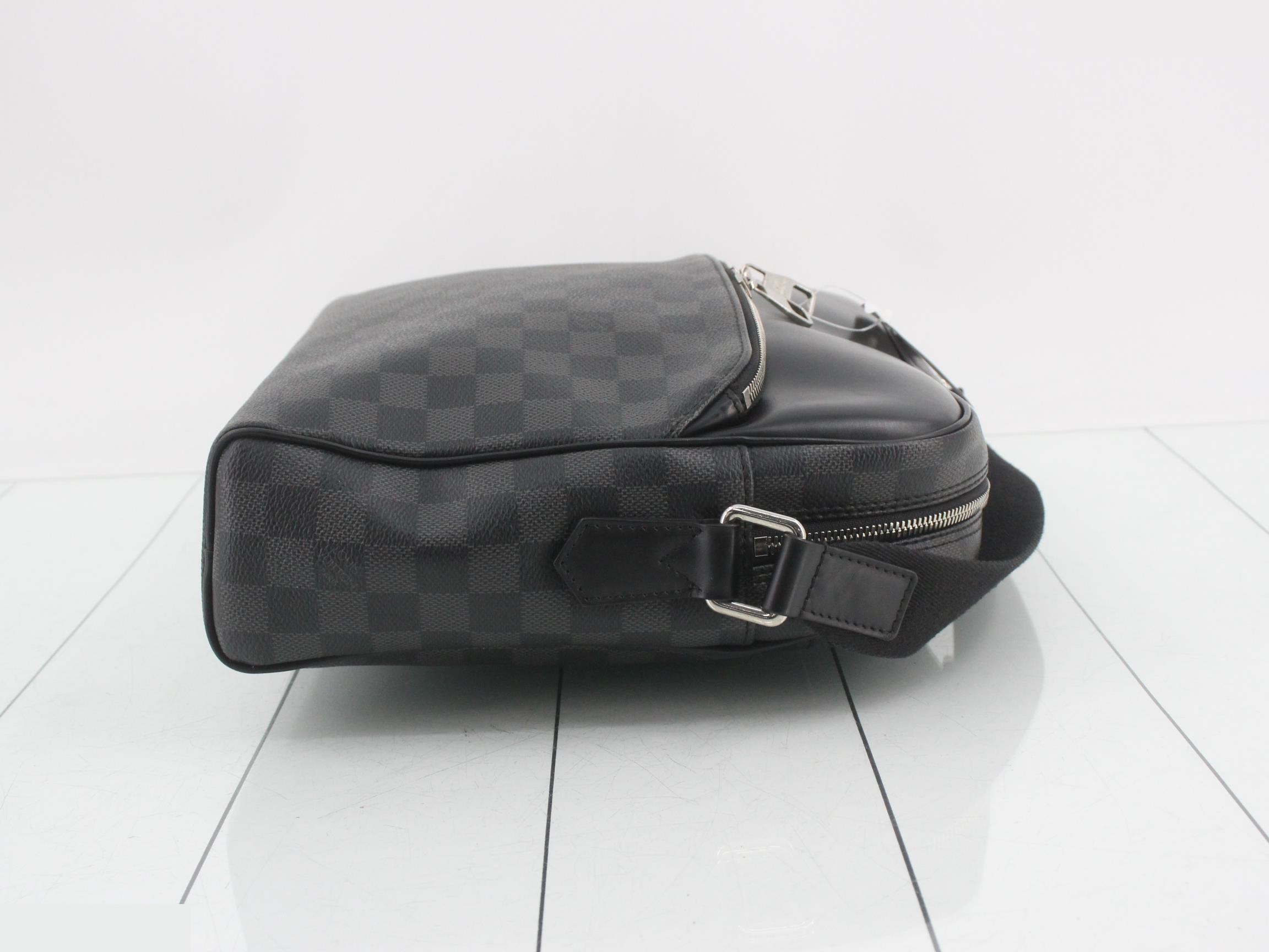 Damier Graphite Shoulder Bag — view 3