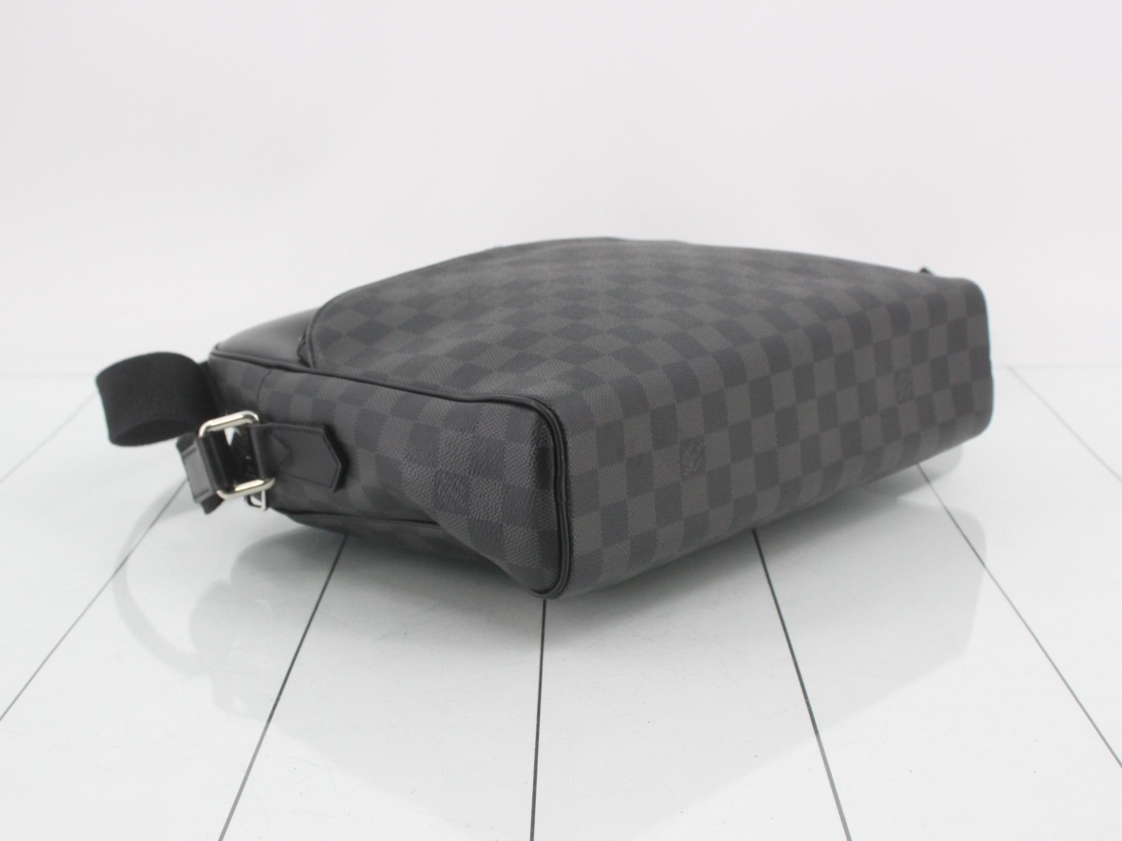 Damier Graphite Shoulder Bag — view 5