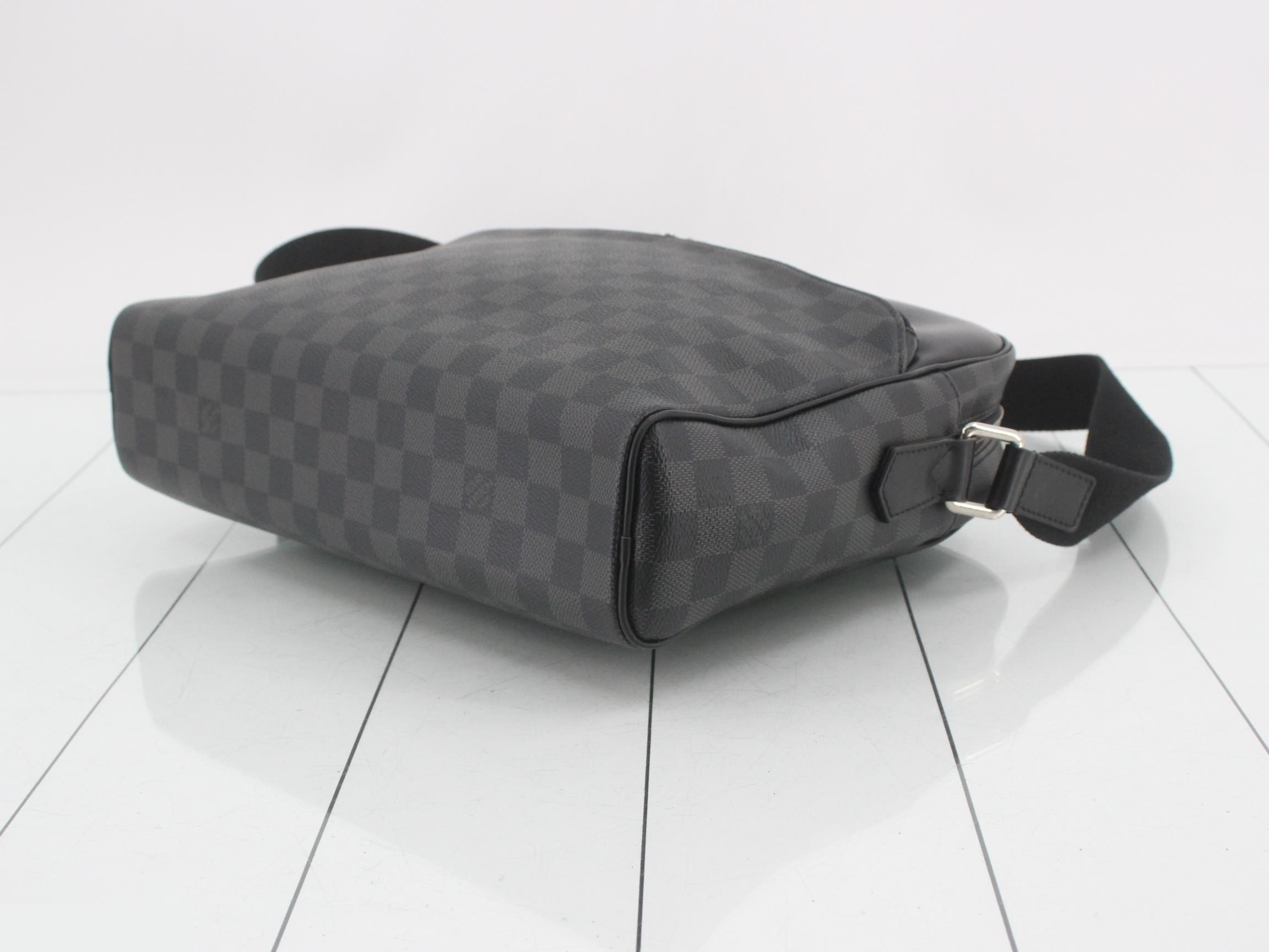 Damier Graphite Shoulder Bag — view 6