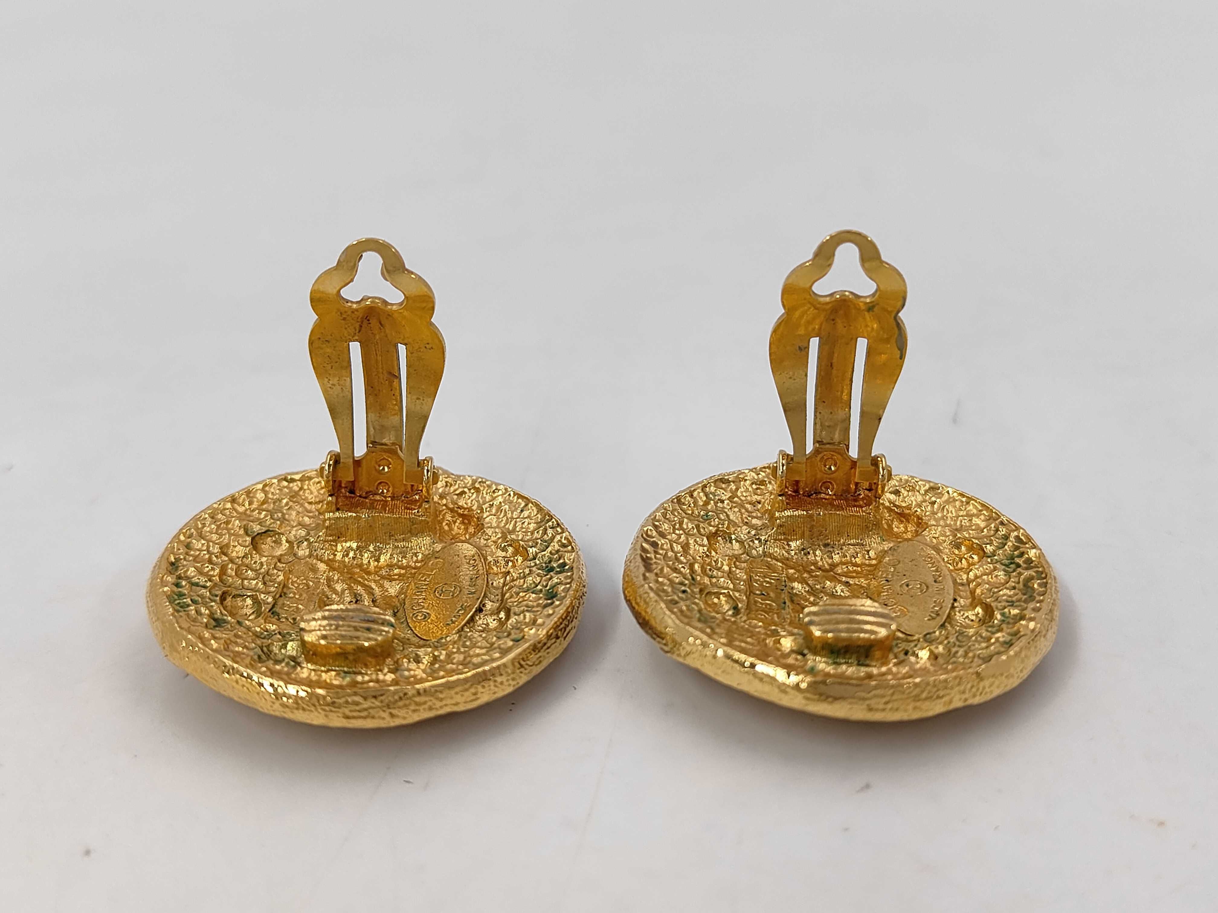 Round GP Logo Coco Mark Earrings — view 2