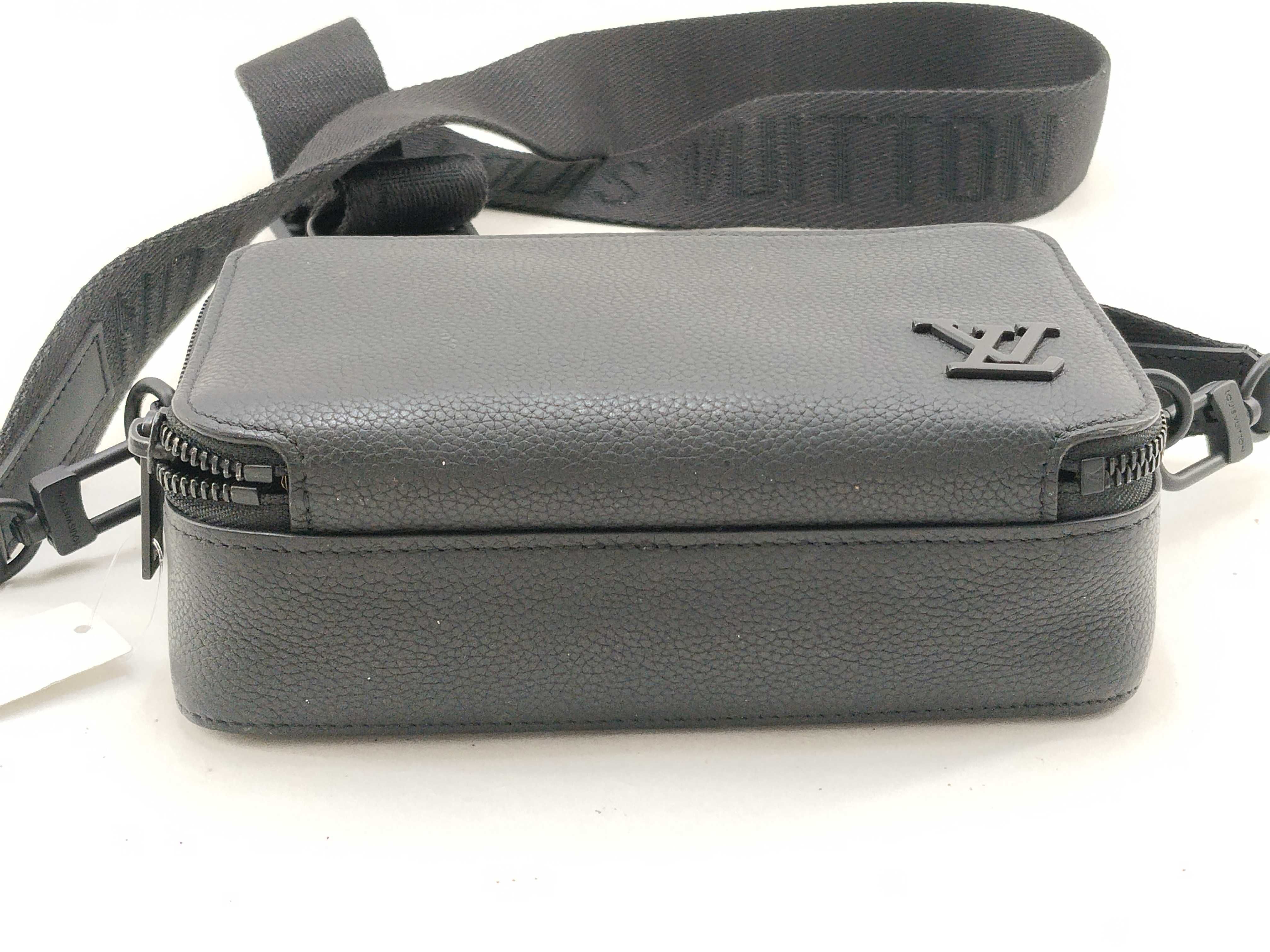 LV Aerogram Alpha Wearable Wallet M59161 Black Bag — view 3