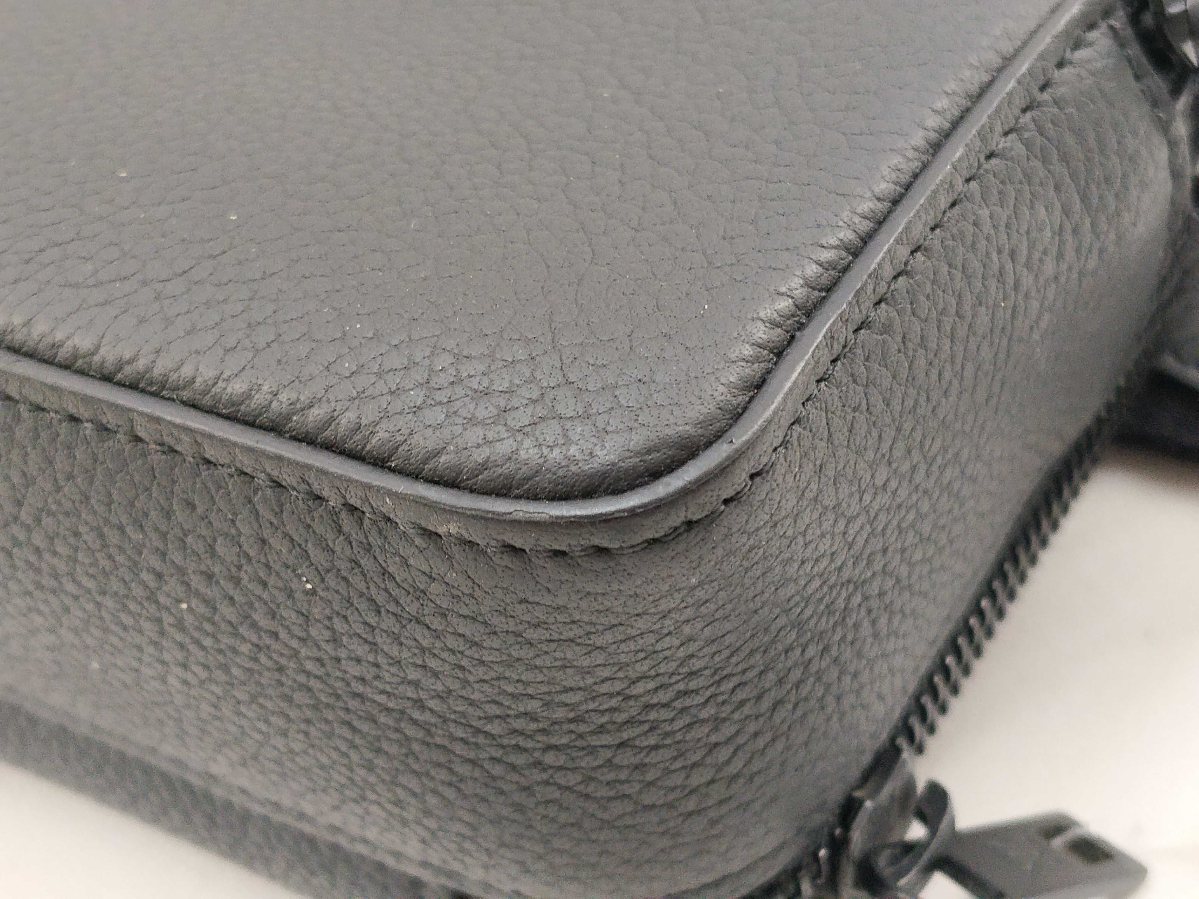 LV Aerogram Alpha Wearable Wallet M59161 Black Bag — view 4