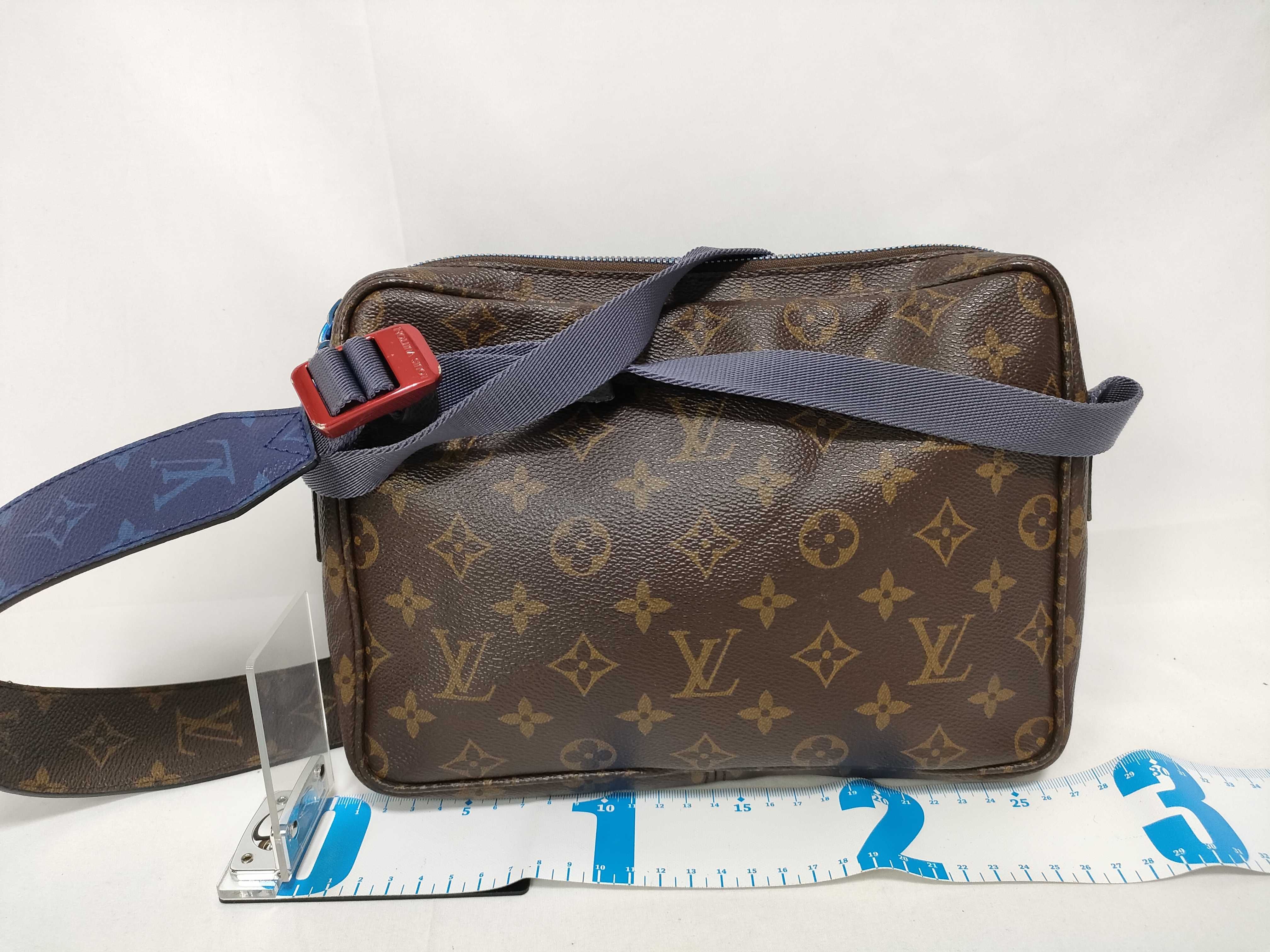 Monogram Louis Vuitton Shoulder Bag — view 2