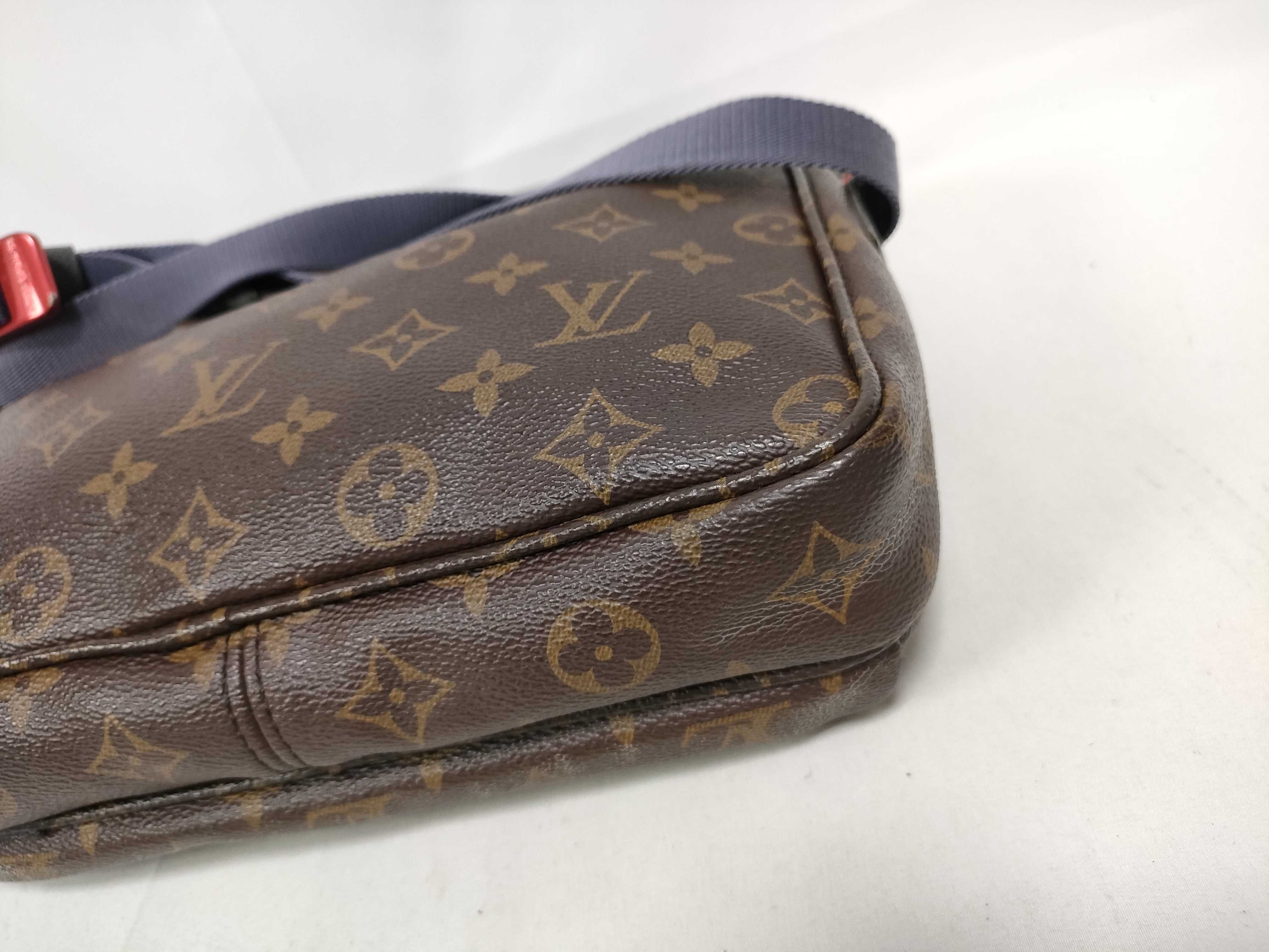Monogram Louis Vuitton Shoulder Bag — view 4