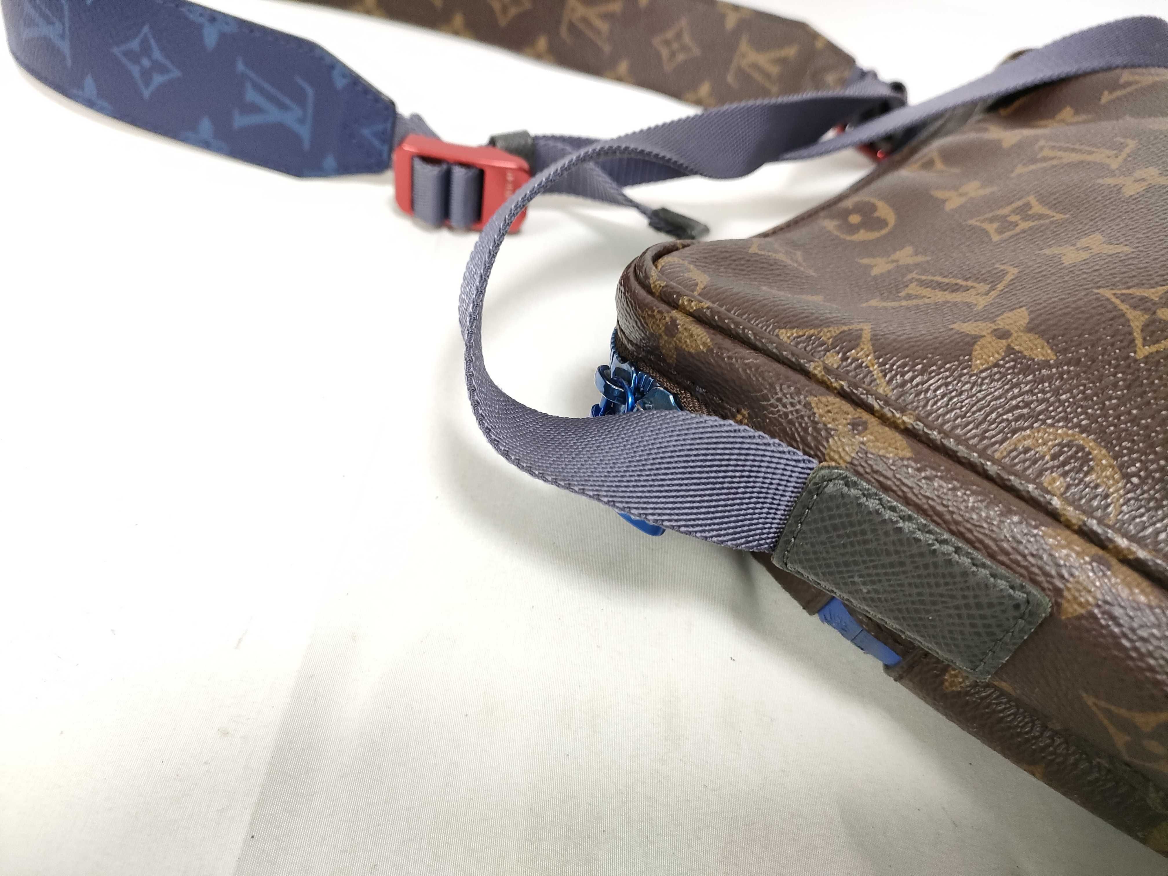 Monogram Louis Vuitton Shoulder Bag — view 6