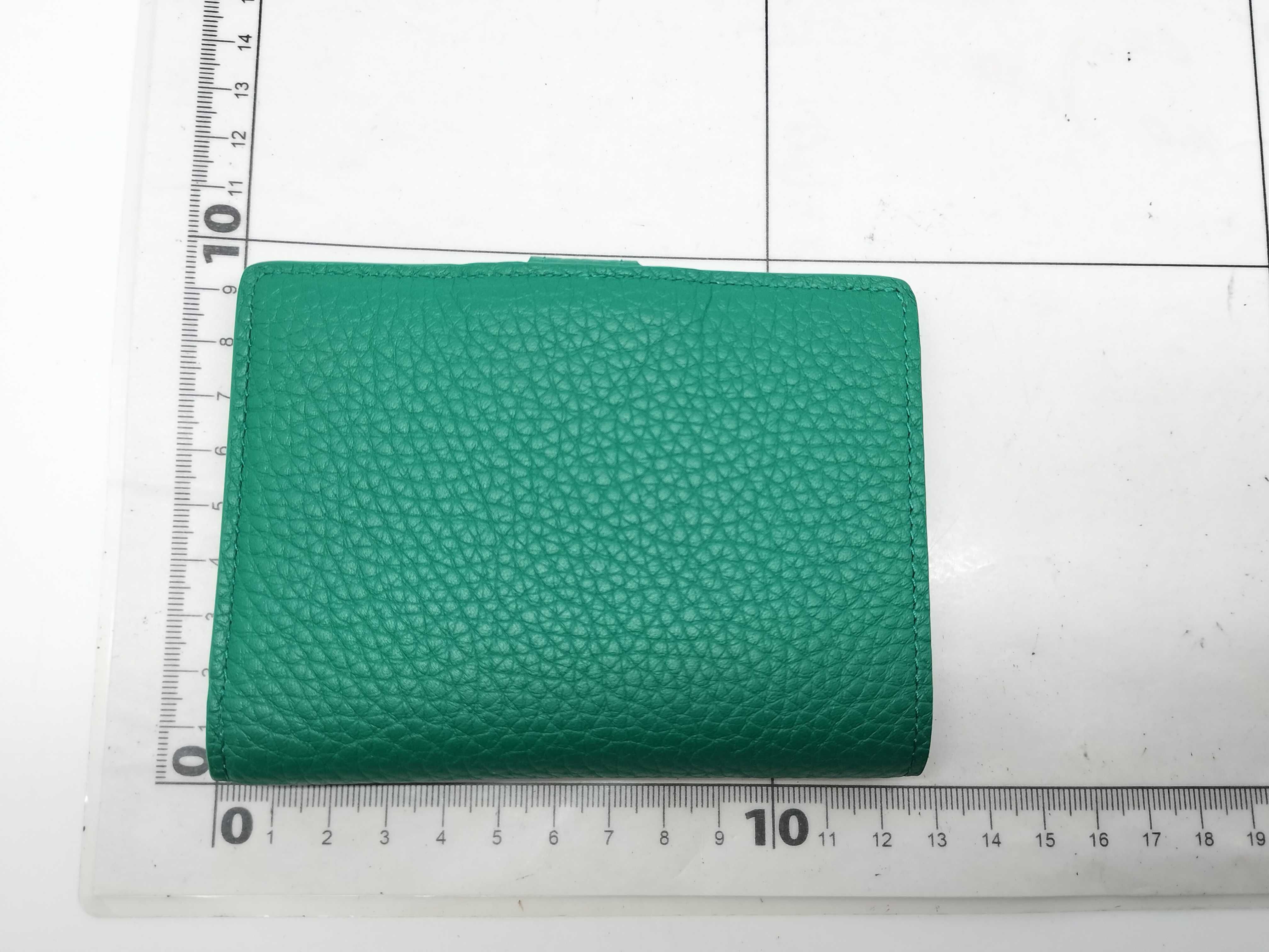 Taurillon LV Vertical Compact Wallet M82438 — view 2