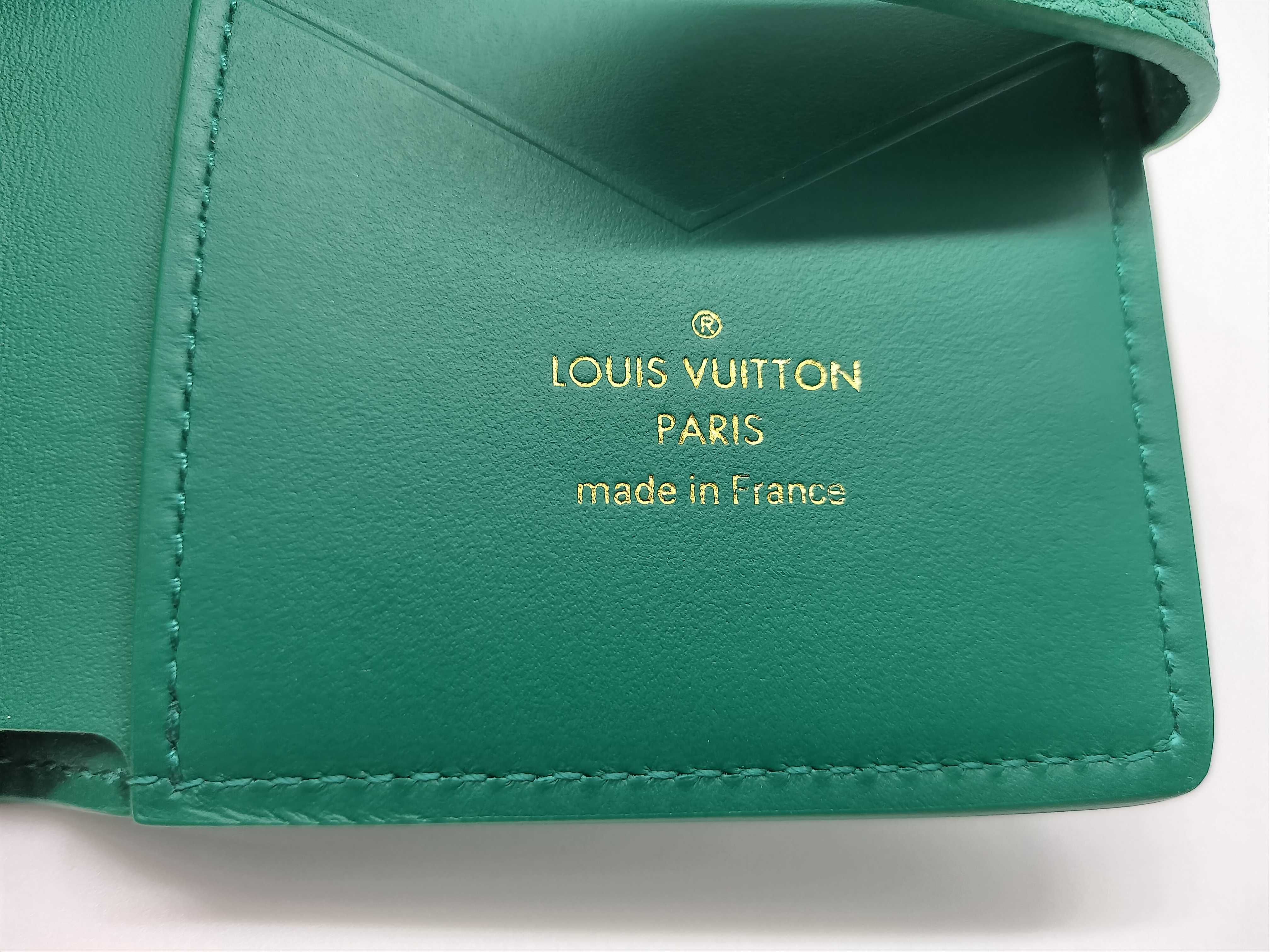 Taurillon LV Vertical Compact Wallet M82438 — view 11