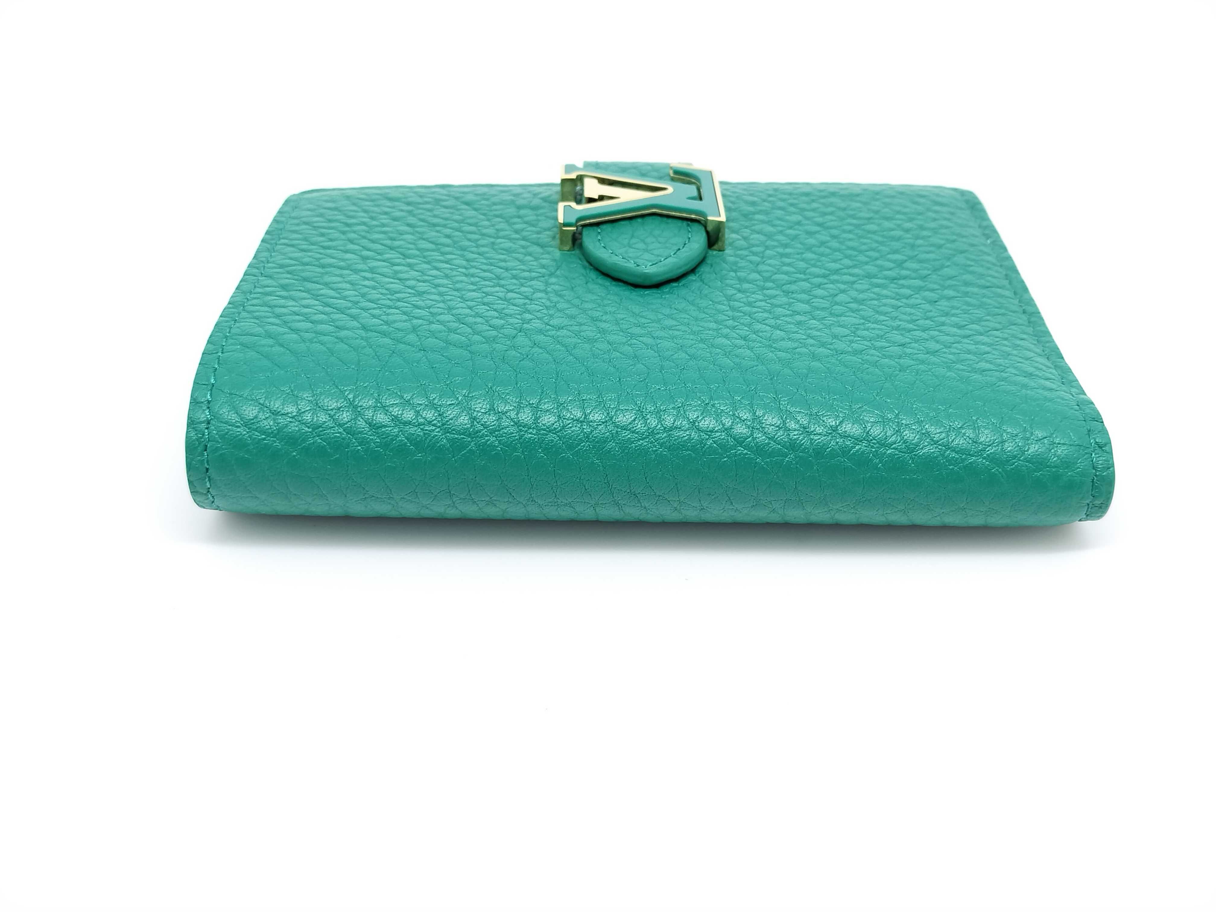 Taurillon LV Vertical Compact Wallet M82438 — view 4