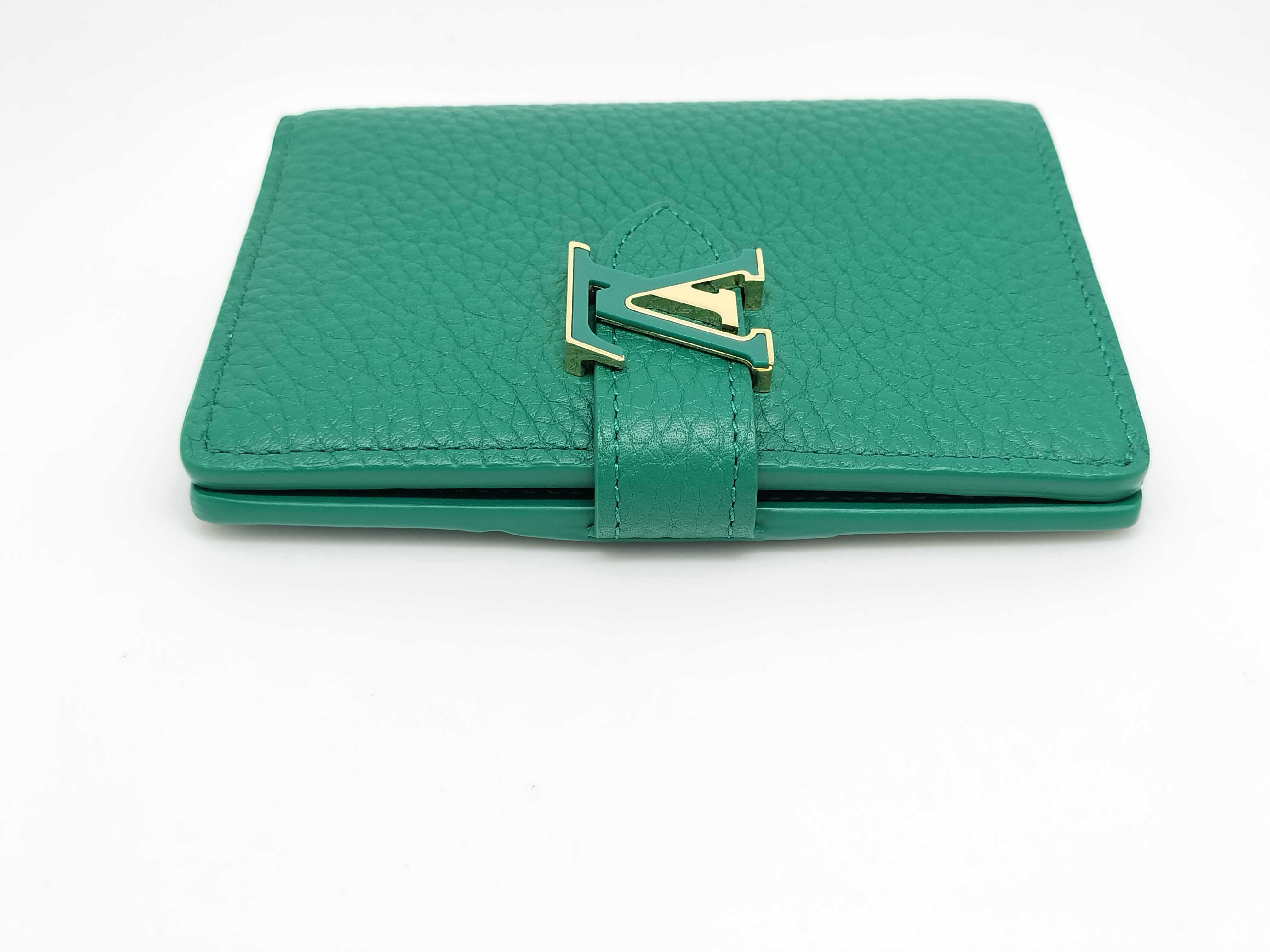 Taurillon LV Vertical Compact Wallet M82438 — view 6
