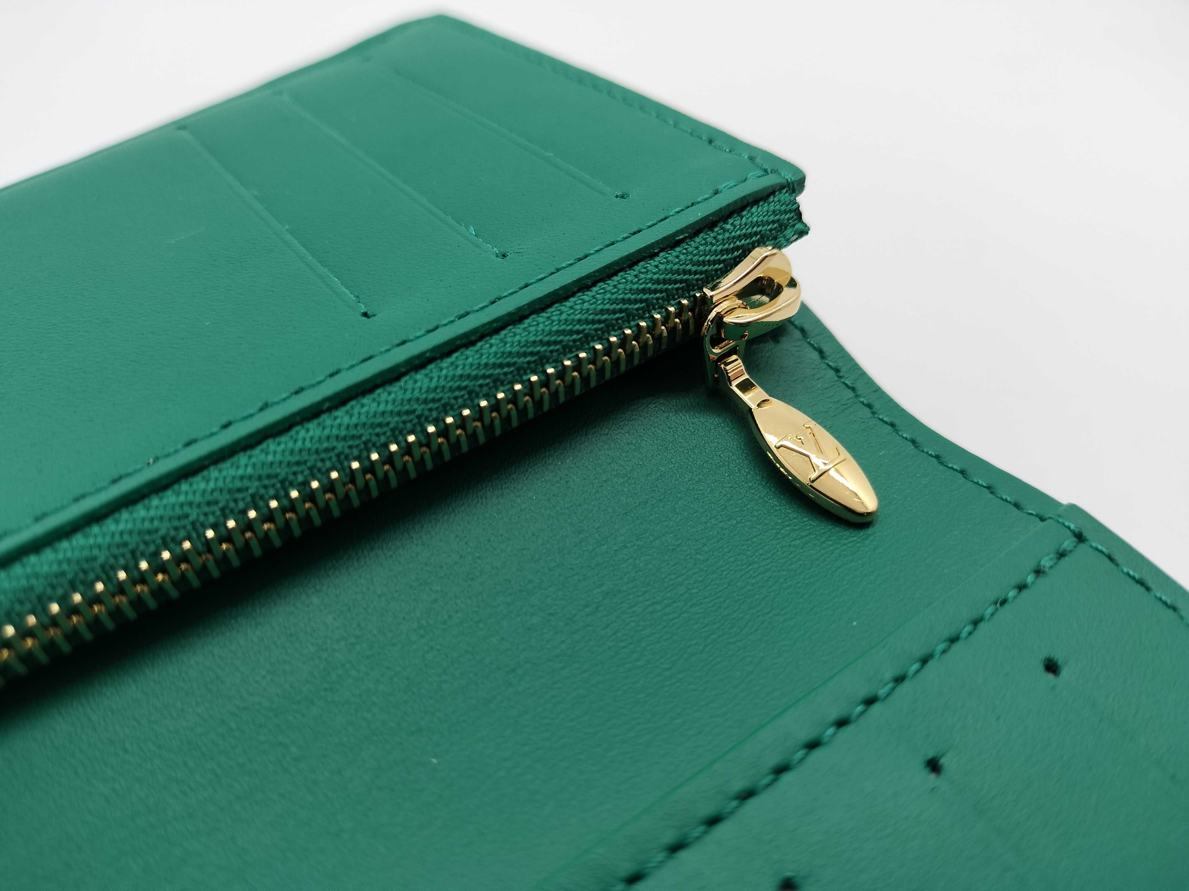Taurillon LV Vertical Compact Wallet M82438 — view 8
