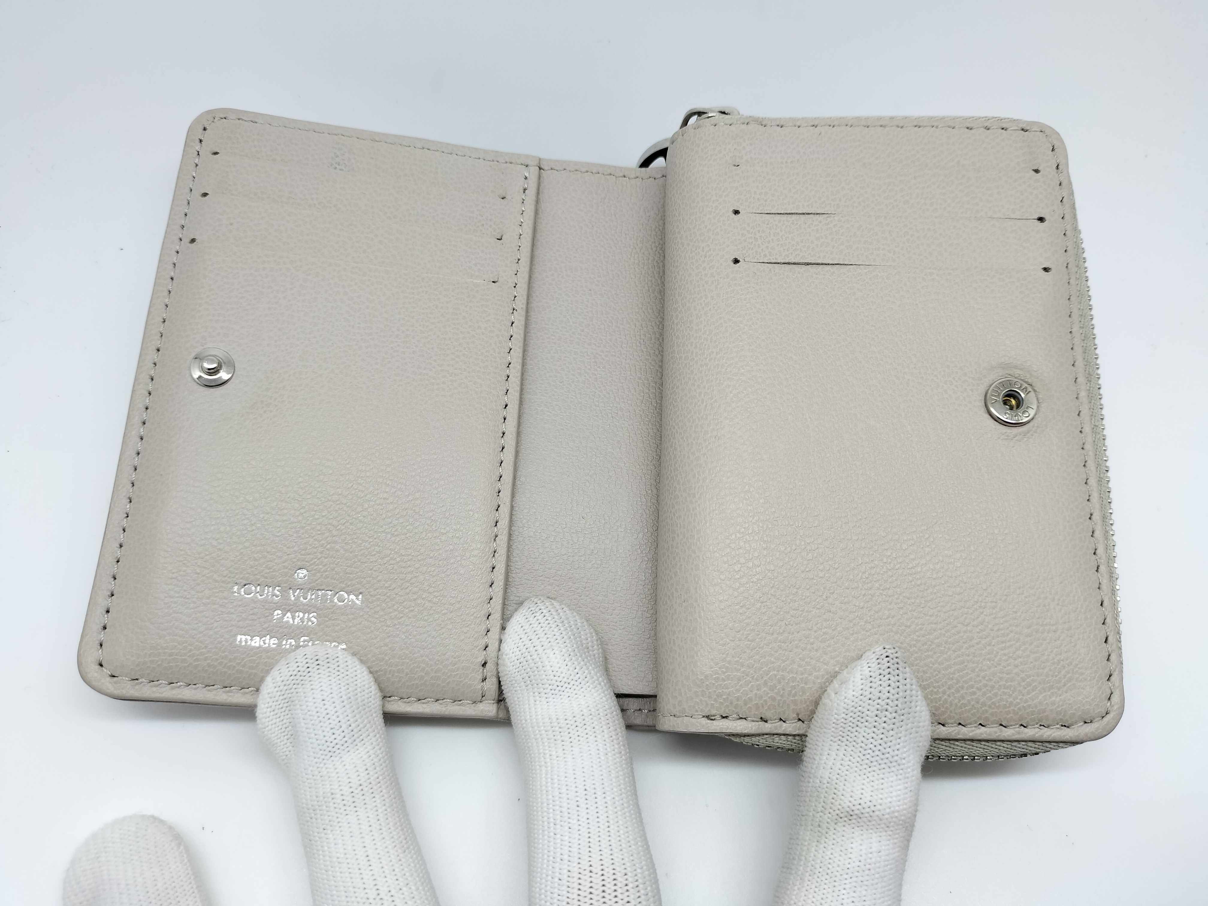 Monogram Portefeuille Lou Wallet — view 7