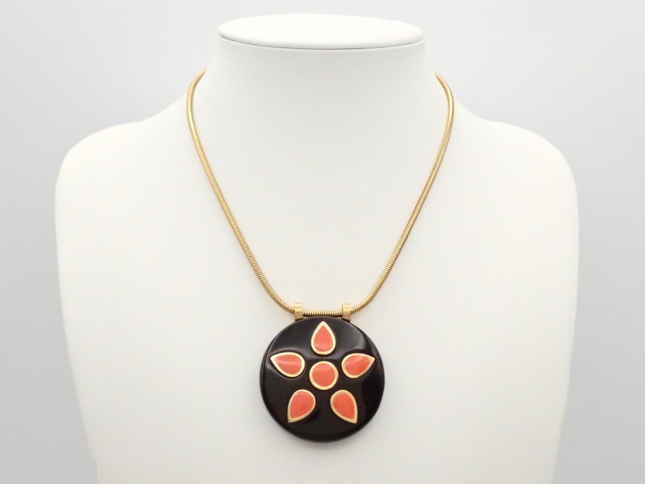 Necklace floral pattern black orange — view 3