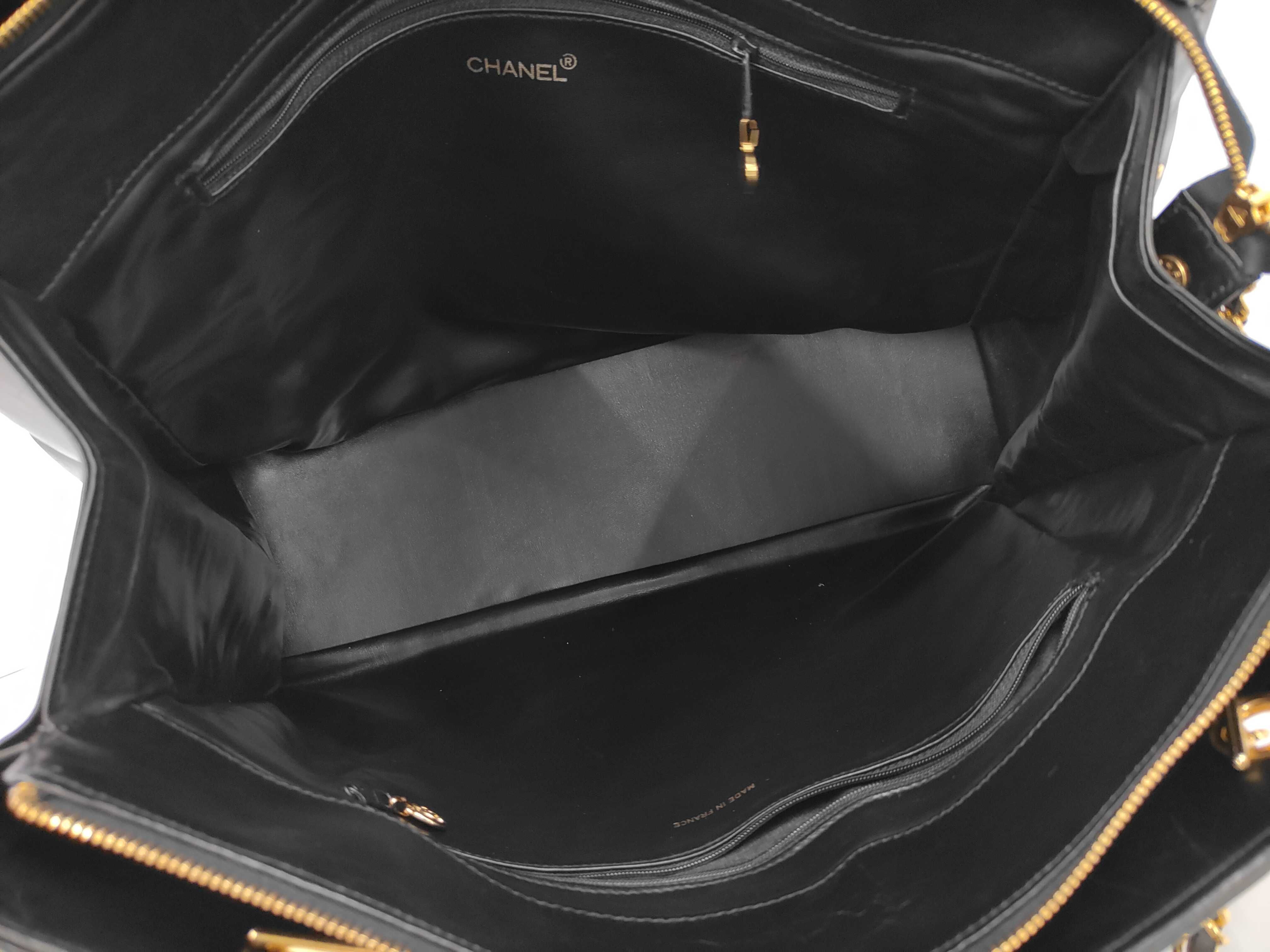 Supermodel Bicolore Gold Hardware Chain Tote Bag, Series 3, Black Tote Bag — view 9