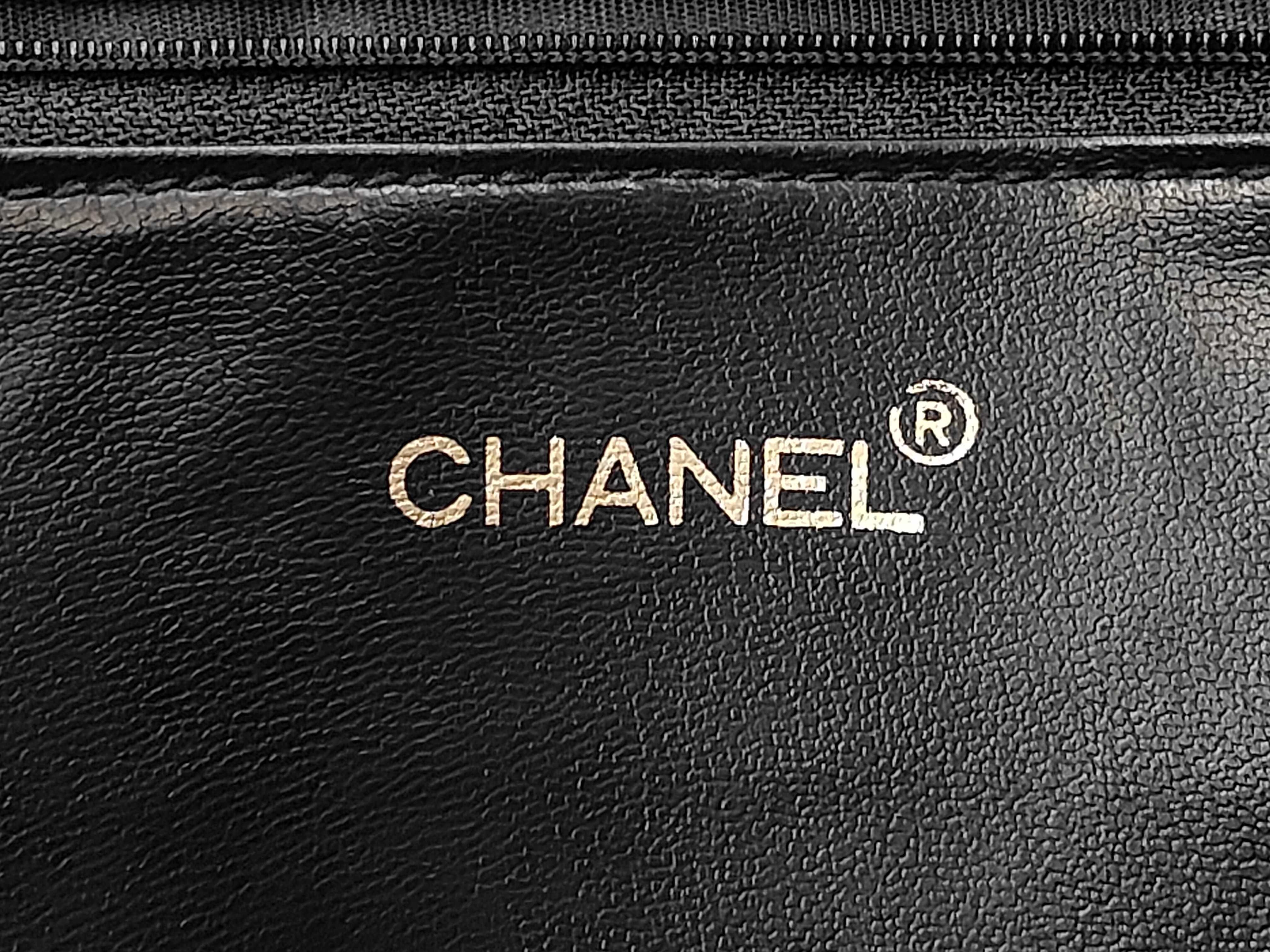 Supermodel Bicolore Gold Hardware Chain Tote Bag, Series 3, Black Tote Bag — view 10
