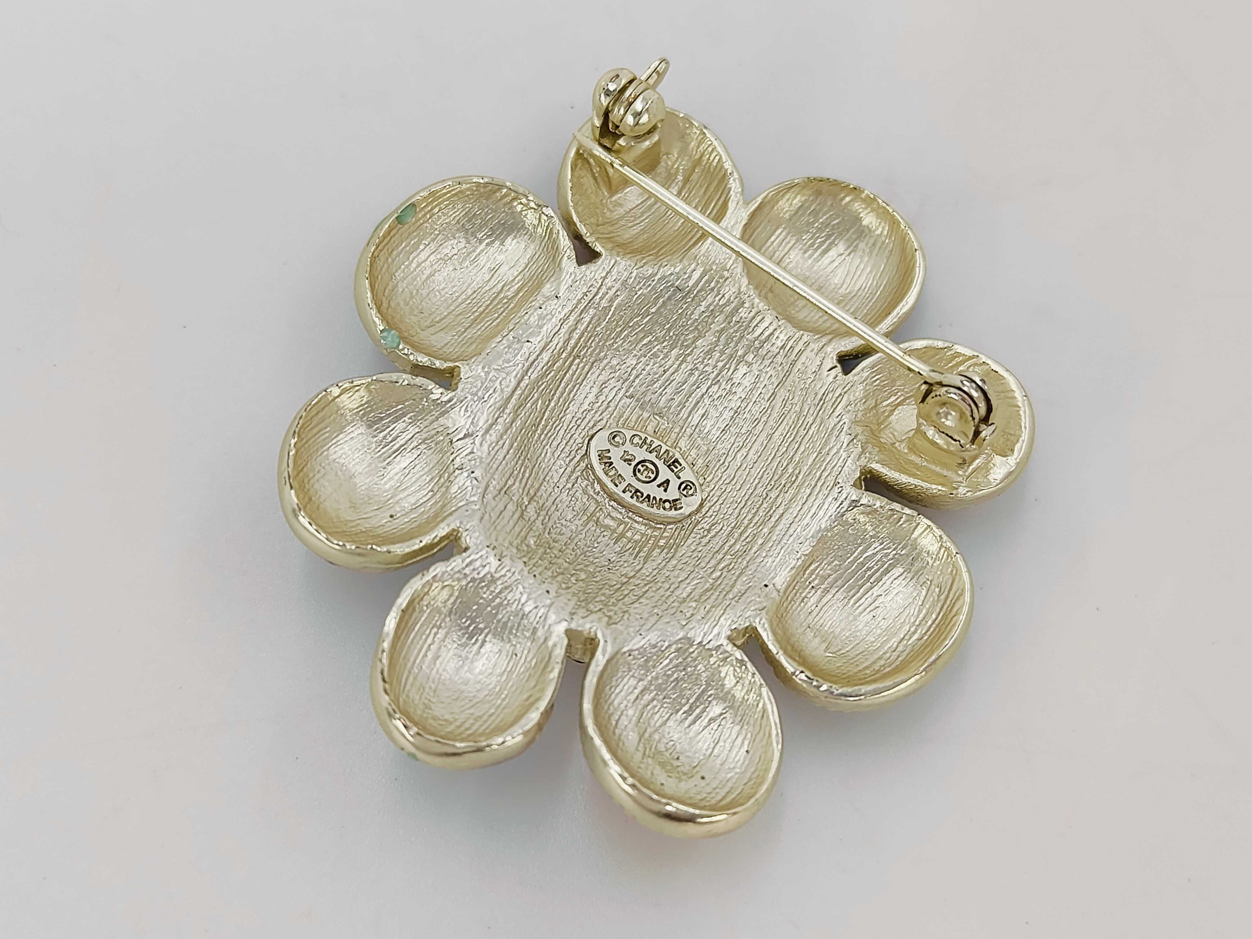 color brooch, 12A (pin is slightly bent). — view 2